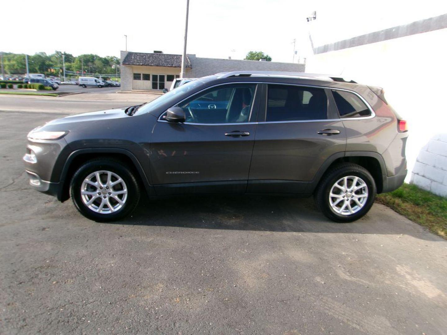 2014 GRAY JEEP CHEROKEE LATITUDE (1C4PJMCS0EW) with an 3.2L engine, Automatic transmission, located at 501 E. Columbia St., Springfield, OH, 45503, (800) 262-7122, 39.925262, -83.801796 - *** V6 4x4 *** Serviced and Detailed *** Remote Start *** Back Up Camera *** Touch Screen Audio *** Jay North Auto has offered hand picked vehicles since 1965! Our customer's enjoy a NO pressure buying experience with a small town feel. All of our vehicles get fully inspected and detailed. We a - Photo#1