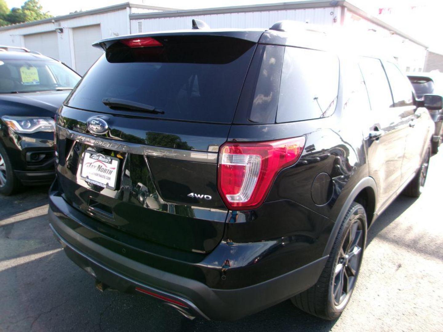 2017 BLACK FORD EXPLORER XLT (1FM5K8D82HG) with an 3.5L engine, Automatic transmission, located at 501 E. Columbia St., Springfield, OH, 45503, (800) 262-7122, 39.925262, -83.801796 - *** LOADED XLT SPORT *** 3.5L V6 *** 4wd *** Premium Audio w/9 Speakers *** Leather *** Twin Panel Moonroof *** Sport App PKG *** 20'' Magnetic Wheels *** Blind Spot *** 26 Service Records on Clean CarFax *** Jay North Auto has offered hand picked vehicles since 1965! Our customer's enjoy a NO p - Photo#5