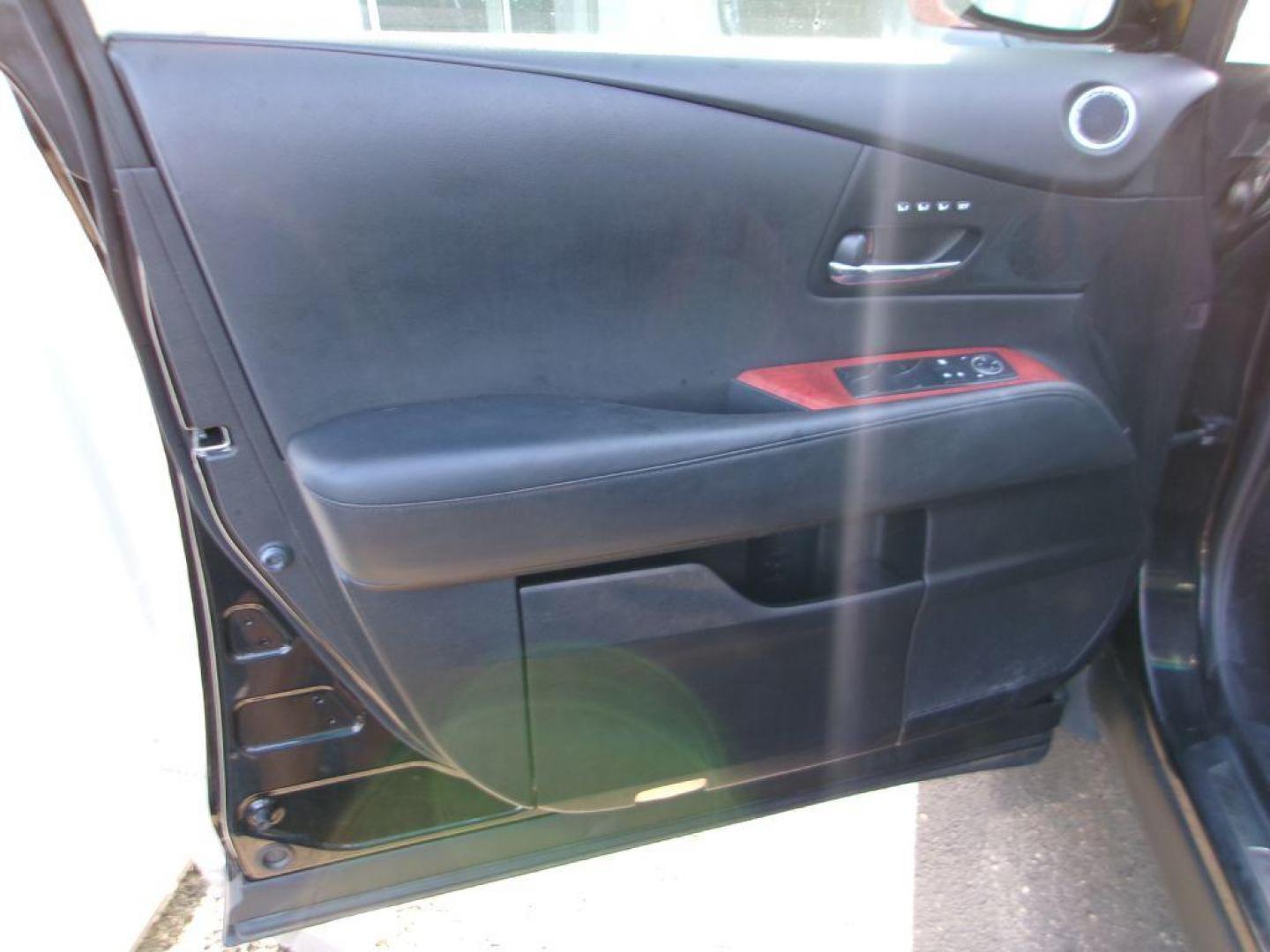 2011 BLACK LEXUS RX 350 (2T2BK1BA7BC) with an 3.5L engine, Automatic transmission, located at 501 E. Columbia St., Springfield, OH, 45503, (800) 262-7122, 39.925262, -83.801796 - *** 1 owner *** 3.5L V6 *** AWD *** Moonroof *** Premium Audio *** Heated and Cooled Seats *** Jay North Auto has offered hand picked vehicles since 1965! Our customer's enjoy a NO pressure buying experience with a small town feel. All of our vehicles get fully inspected and detailed. We are a - Photo#11