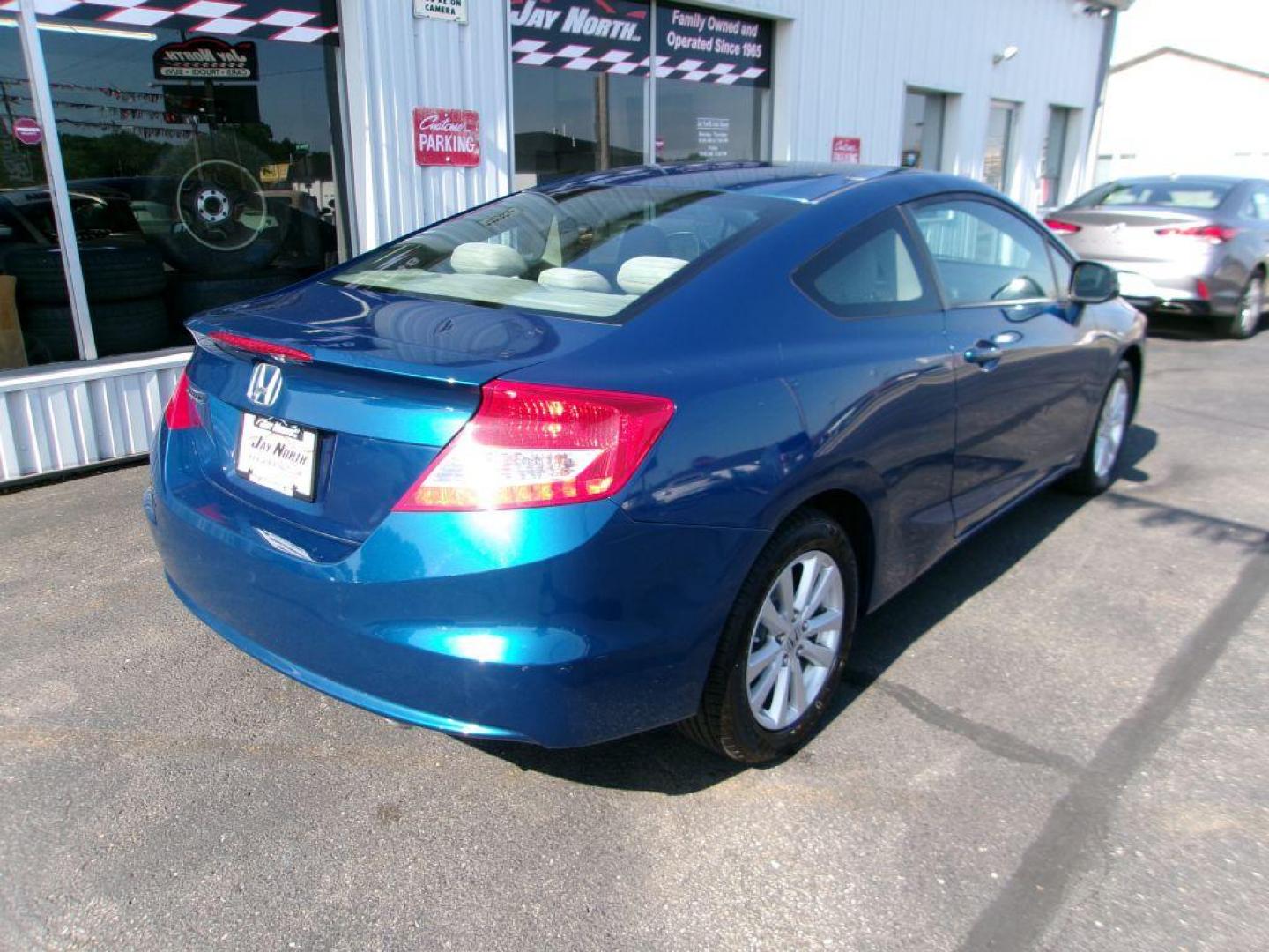 2012 BLUE HONDA CIVIC EX (2HGFG3B88CH) with an 1.8L engine, Automatic transmission, located at 501 E. Columbia St., Springfield, OH, 45503, (800) 262-7122, 39.925262, -83.801796 - ***1-Owner***New Tires***New Rear Brake Pads and Rotors***Sunroof***EX***Serviced and Detailed*** Jay North Auto has offered hand picked vehicles since 1965! Our customer's enjoy a NO pressure buying experience with a small town feel. All of our vehicles get fully inspected and detailed. We are - Photo#3