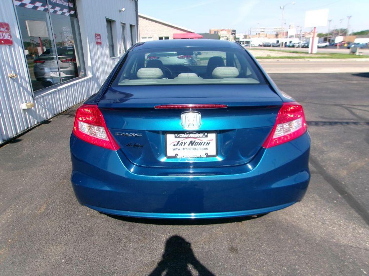 2012 BLUE HONDA CIVIC EX (2HGFG3B88CH) with an 1.8L engine, Automatic transmission, located at 501 E. Columbia St., Springfield, OH, 45503, (800) 262-7122, 39.925262, -83.801796 - ***1-Owner***New Tires***New Rear Brake Pads and Rotors***Sunroof***EX***Serviced and Detailed*** Jay North Auto has offered hand picked vehicles since 1965! Our customer's enjoy a NO pressure buying experience with a small town feel. All of our vehicles get fully inspected and detailed. We are - Photo#4