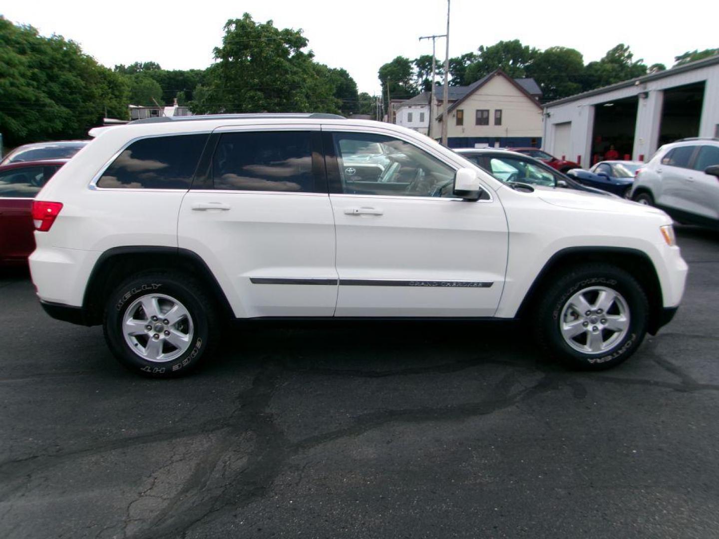 2011 WHITE JEEP GRAND CHEROKEE LAREDO (1J4RR4GG5BC) with an 3.6L engine, Automatic transmission, located at 501 E. Columbia St., Springfield, OH, 45503, (800) 262-7122, 39.925262, -83.801796 - *** 1 Owner *** 19 Service Records on Clean CarFax *** New Battery New Rear Brakes *** Serviced and Detailed *** Jay North Auto has offered hand picked vehicles since 1965! Our customer's enjoy a NO pressure buying experience with a small town feel. All of our vehicles get fully inspected and d - Photo#1