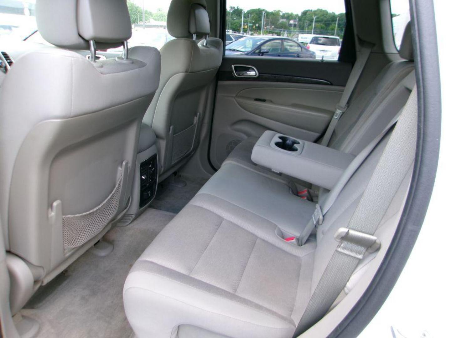 2011 WHITE JEEP GRAND CHEROKEE LAREDO (1J4RR4GG5BC) with an 3.6L engine, Automatic transmission, located at 501 E. Columbia St., Springfield, OH, 45503, (800) 262-7122, 39.925262, -83.801796 - *** 1 Owner *** 19 Service Records on Clean CarFax *** New Battery New Rear Brakes *** Serviced and Detailed *** Jay North Auto has offered hand picked vehicles since 1965! Our customer's enjoy a NO pressure buying experience with a small town feel. All of our vehicles get fully inspected and d - Photo#7