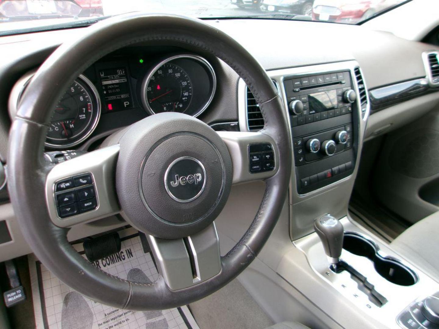 2011 WHITE JEEP GRAND CHEROKEE LAREDO (1J4RR4GG5BC) with an 3.6L engine, Automatic transmission, located at 501 E. Columbia St., Springfield, OH, 45503, (800) 262-7122, 39.925262, -83.801796 - *** 1 Owner *** 19 Service Records on Clean CarFax *** New Battery New Rear Brakes *** Serviced and Detailed *** Jay North Auto has offered hand picked vehicles since 1965! Our customer's enjoy a NO pressure buying experience with a small town feel. All of our vehicles get fully inspected and d - Photo#10