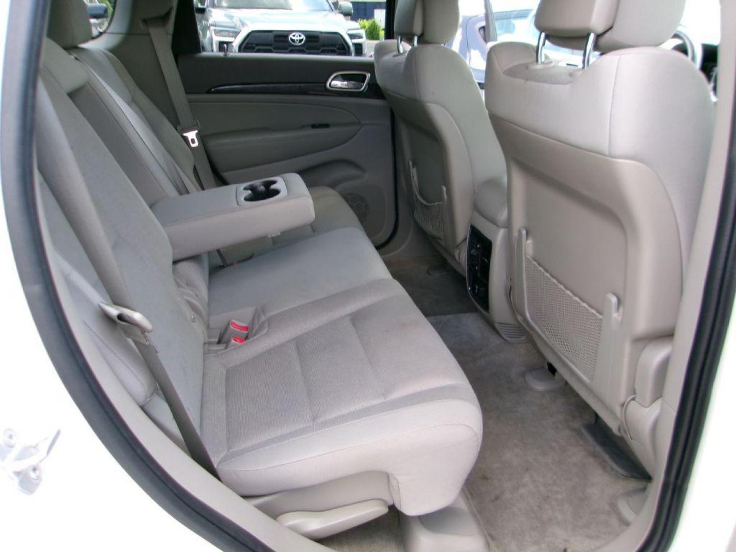 2011 WHITE JEEP GRAND CHEROKEE LAREDO (1J4RR4GG5BC) with an 3.6L engine, Automatic transmission, located at 501 E. Columbia St., Springfield, OH, 45503, (800) 262-7122, 39.925262, -83.801796 - *** 1 Owner *** 19 Service Records on Clean CarFax *** New Battery New Rear Brakes *** Serviced and Detailed *** Jay North Auto has offered hand picked vehicles since 1965! Our customer's enjoy a NO pressure buying experience with a small town feel. All of our vehicles get fully inspected and d - Photo#11