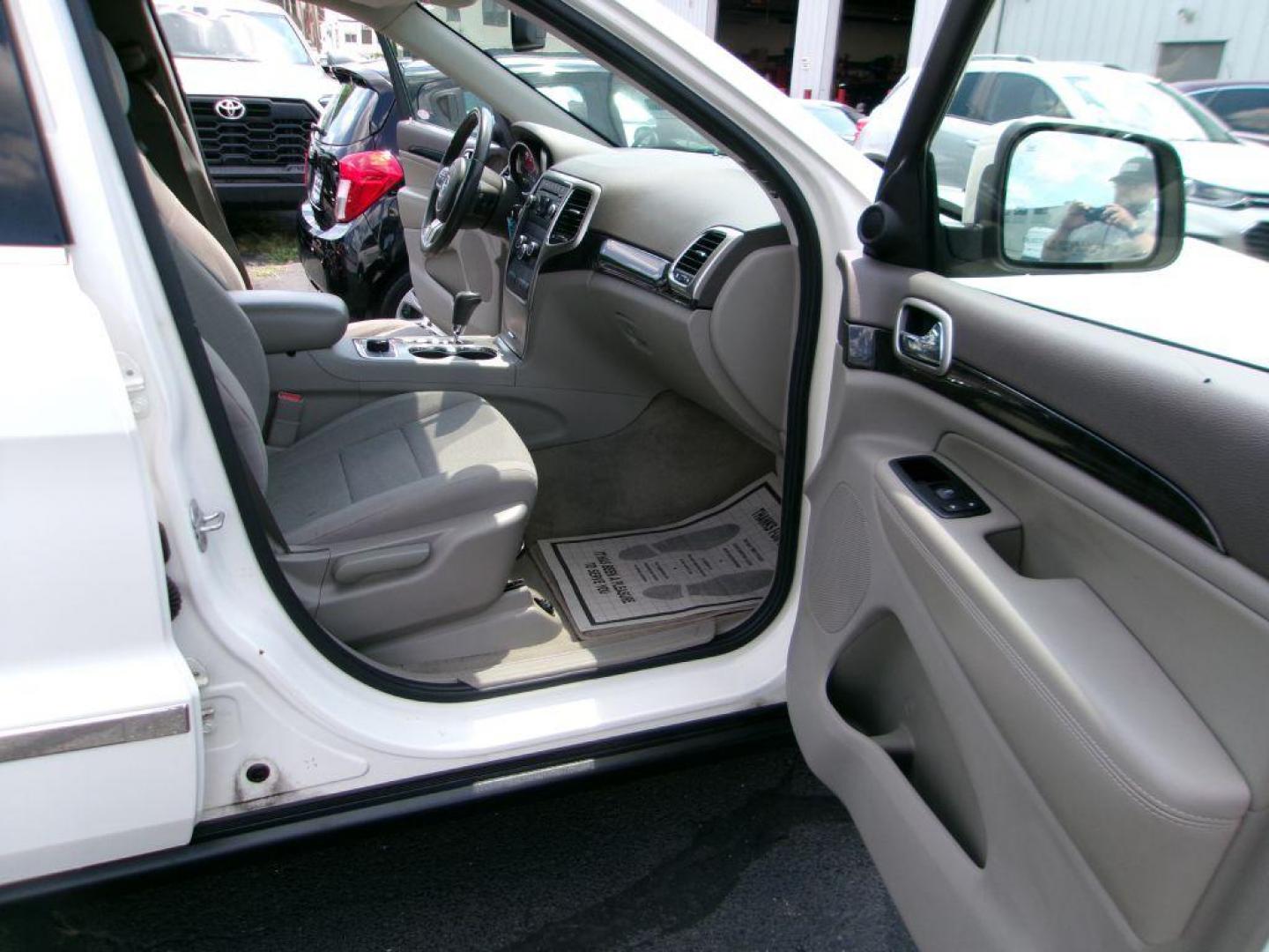 2011 WHITE JEEP GRAND CHEROKEE LAREDO (1J4RR4GG5BC) with an 3.6L engine, Automatic transmission, located at 501 E. Columbia St., Springfield, OH, 45503, (800) 262-7122, 39.925262, -83.801796 - *** 1 Owner *** 19 Service Records on Clean CarFax *** New Battery New Rear Brakes *** Serviced and Detailed *** Jay North Auto has offered hand picked vehicles since 1965! Our customer's enjoy a NO pressure buying experience with a small town feel. All of our vehicles get fully inspected and d - Photo#13