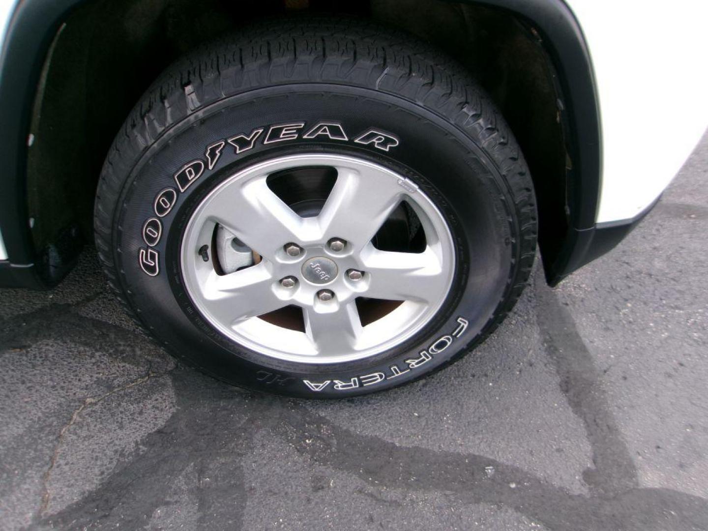 2011 WHITE JEEP GRAND CHEROKEE LAREDO (1J4RR4GG5BC) with an 3.6L engine, Automatic transmission, located at 501 E. Columbia St., Springfield, OH, 45503, (800) 262-7122, 39.925262, -83.801796 - *** 1 Owner *** 19 Service Records on Clean CarFax *** New Battery New Rear Brakes *** Serviced and Detailed *** Jay North Auto has offered hand picked vehicles since 1965! Our customer's enjoy a NO pressure buying experience with a small town feel. All of our vehicles get fully inspected and d - Photo#15