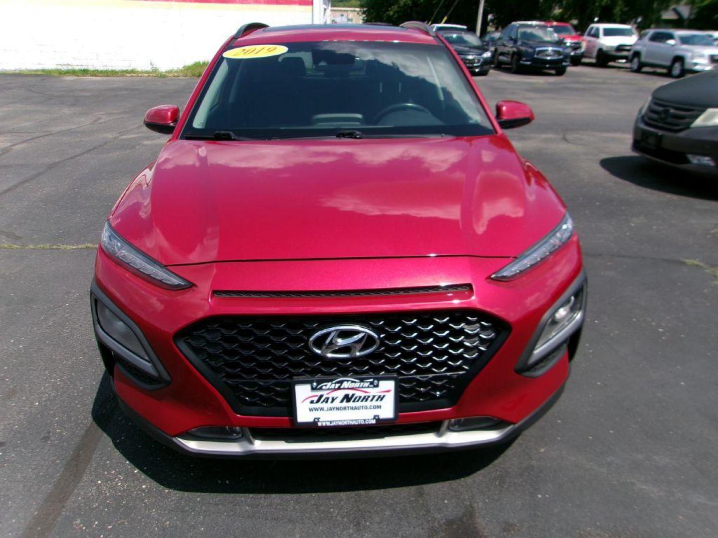 2019 RED HYUNDAI KONA SEL (KM8K62AA5KU) with an 2.0L engine, Automatic transmission, located at 501 E. Columbia St., Springfield, OH, 45503, (800) 262-7122, 39.925262, -83.801796 - *** New Tires *** 1 Owner w/ Clean Car Fax and 21 Service Records *** Moonroof *** Infinity Audio *** New Brakes *** Serviced and Detailed *** 17'' Alloy Wheels and 215/55R17 Tires Automatic On/Off Headlights; LED Daytime Running Lights Bodycolor Rear Spoiler w/ Brake Light; Roof Side Ra - Photo#2