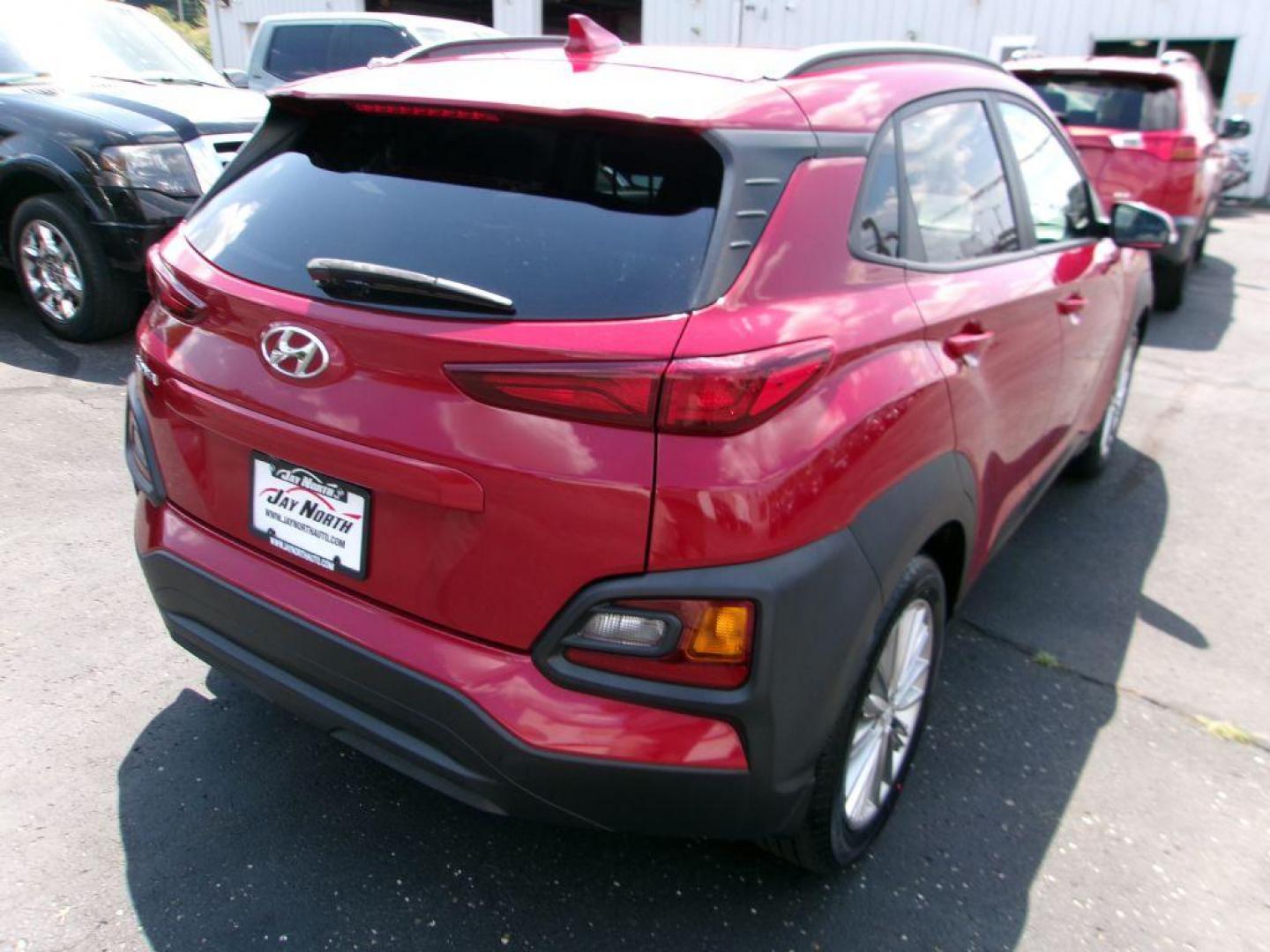 2019 RED HYUNDAI KONA SEL (KM8K62AA5KU) with an 2.0L engine, Automatic transmission, located at 501 E. Columbia St., Springfield, OH, 45503, (800) 262-7122, 39.925262, -83.801796 - *** New Tires *** 1 Owner w/ Clean Car Fax and 21 Service Records *** Moonroof *** Infinity Audio *** New Brakes *** Serviced and Detailed *** 17'' Alloy Wheels and 215/55R17 Tires Automatic On/Off Headlights; LED Daytime Running Lights Bodycolor Rear Spoiler w/ Brake Light; Roof Side Ra - Photo#6