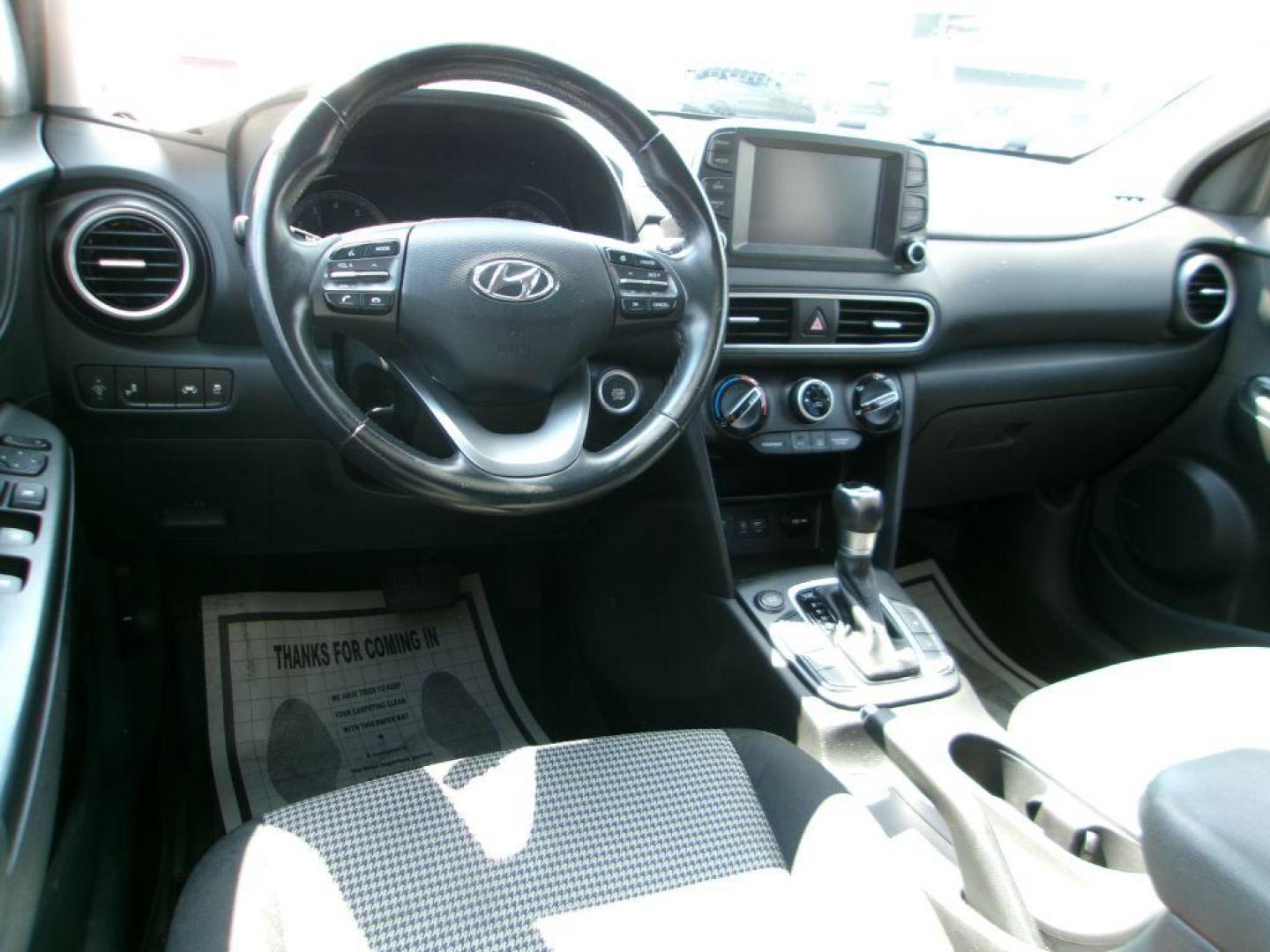 2019 RED HYUNDAI KONA SEL (KM8K62AA5KU) with an 2.0L engine, Automatic transmission, located at 501 E. Columbia St., Springfield, OH, 45503, (800) 262-7122, 39.925262, -83.801796 - *** New Tires *** 1 Owner w/ Clean Car Fax and 21 Service Records *** Moonroof *** Infinity Audio *** New Brakes *** Serviced and Detailed *** 17'' Alloy Wheels and 215/55R17 Tires Automatic On/Off Headlights; LED Daytime Running Lights Bodycolor Rear Spoiler w/ Brake Light; Roof Side Ra - Photo#10