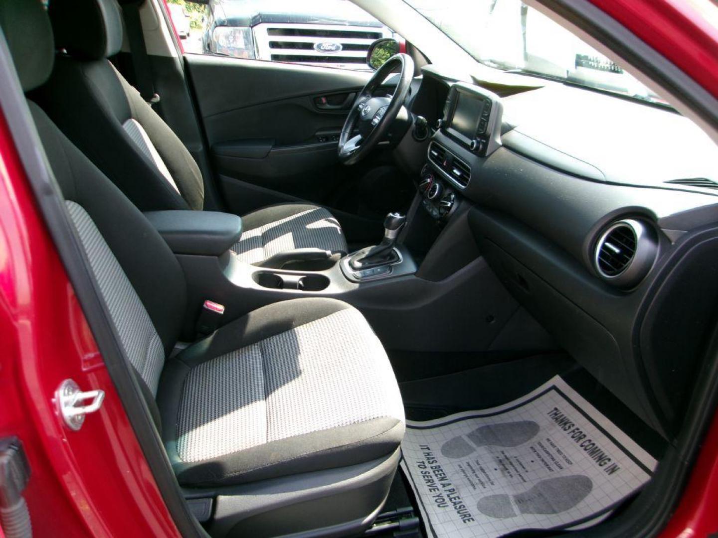 2019 RED HYUNDAI KONA SEL (KM8K62AA5KU) with an 2.0L engine, Automatic transmission, located at 501 E. Columbia St., Springfield, OH, 45503, (800) 262-7122, 39.925262, -83.801796 - *** New Tires *** 1 Owner w/ Clean Car Fax and 21 Service Records *** Moonroof *** Infinity Audio *** New Brakes *** Serviced and Detailed *** 17'' Alloy Wheels and 215/55R17 Tires Automatic On/Off Headlights; LED Daytime Running Lights Bodycolor Rear Spoiler w/ Brake Light; Roof Side Ra - Photo#18