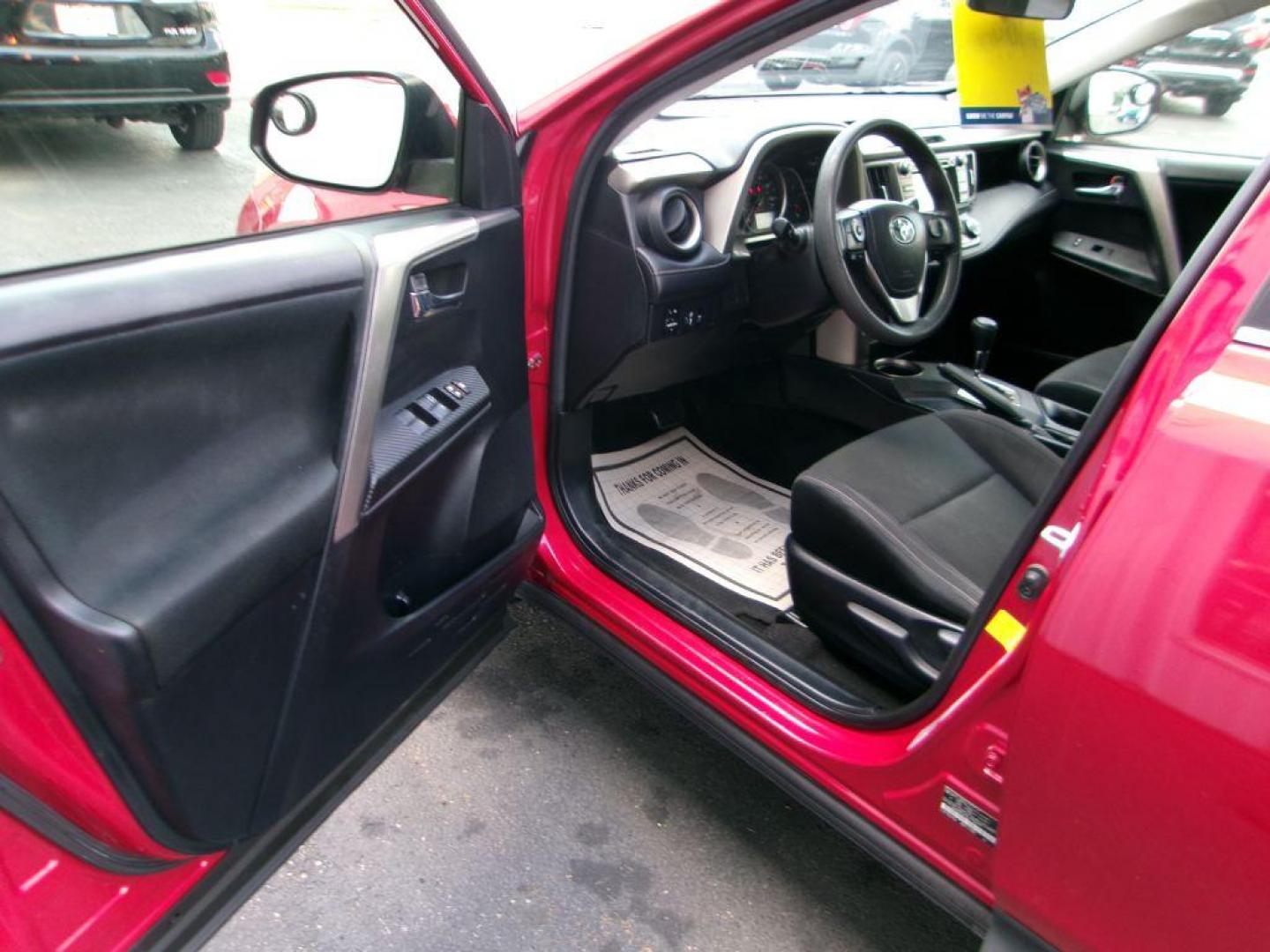 2015 RED TOYOTA RAV4 XLE (JTMWFREV9FD) with an 2.5L engine, Automatic transmission, located at 501 E. Columbia St., Springfield, OH, 45503, (800) 262-7122, 39.925262, -83.801796 - Photo#11