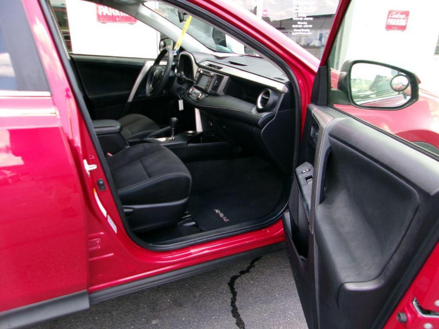 2015 RED TOYOTA RAV4 XLE (JTMWFREV9FD) with an 2.5L engine, Automatic transmission, located at 501 E. Columbia St., Springfield, OH, 45503, (800) 262-7122, 39.925262, -83.801796 - Photo#15