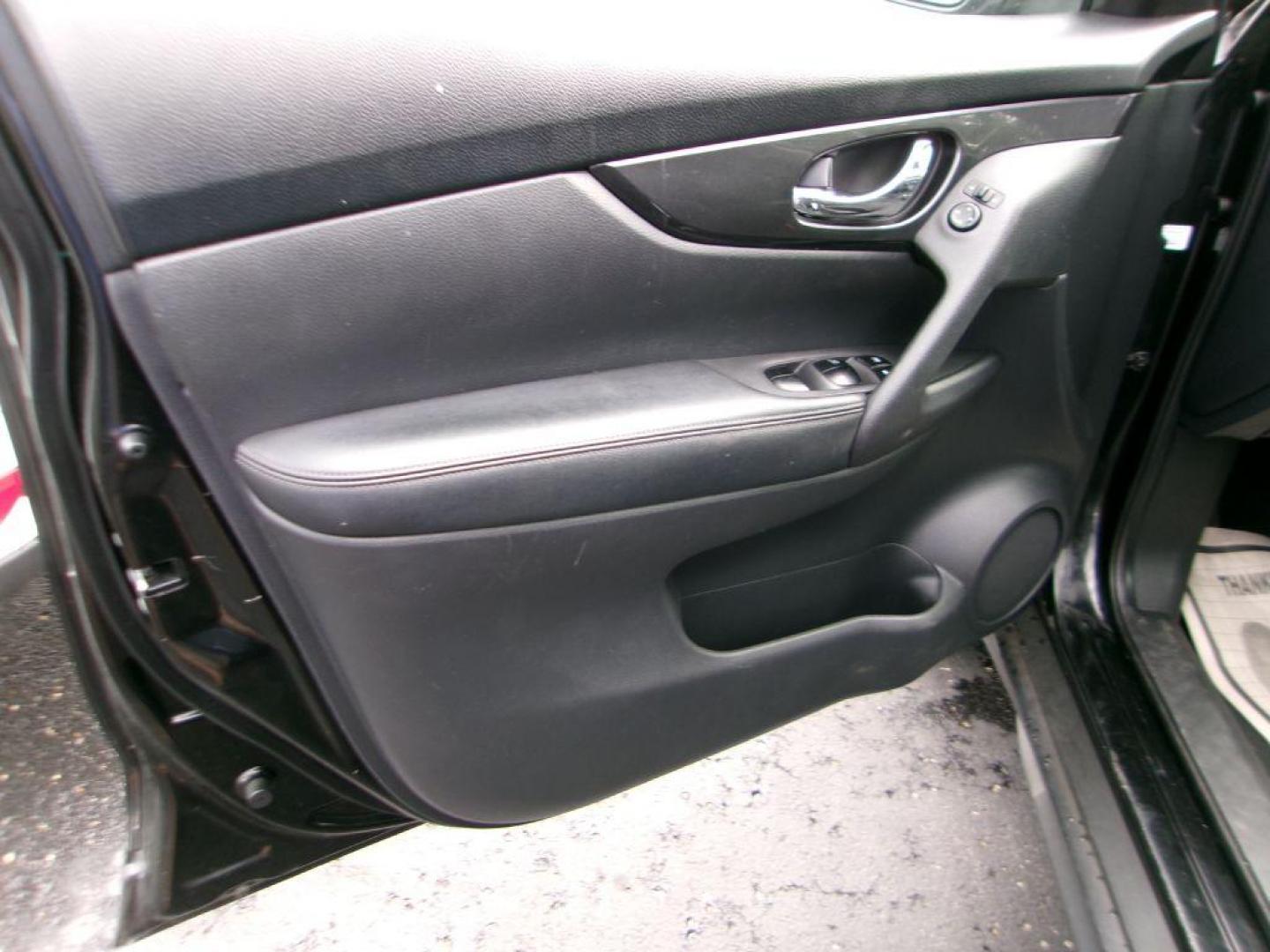 2018 BLACK NISSAN ROGUE SV (KNMAT2MV2JP) with an 2.5L engine, Continuously Variable transmission, located at 501 E. Columbia St., Springfield, OH, 45503, (800) 262-7122, 39.925262, -83.801796 - ***Clean Carfax***SV***Only 50k Miles***AWD***All New Tires***Android and Apple Carplay***Cross Traffic Alert***Blind Spot***Heated Seats***Remote Start***Serviced and Detailed*** Jay North Auto has offered hand picked vehicles since 1965! Our customer's enjoy a NO pressure buying experience wit - Photo#12