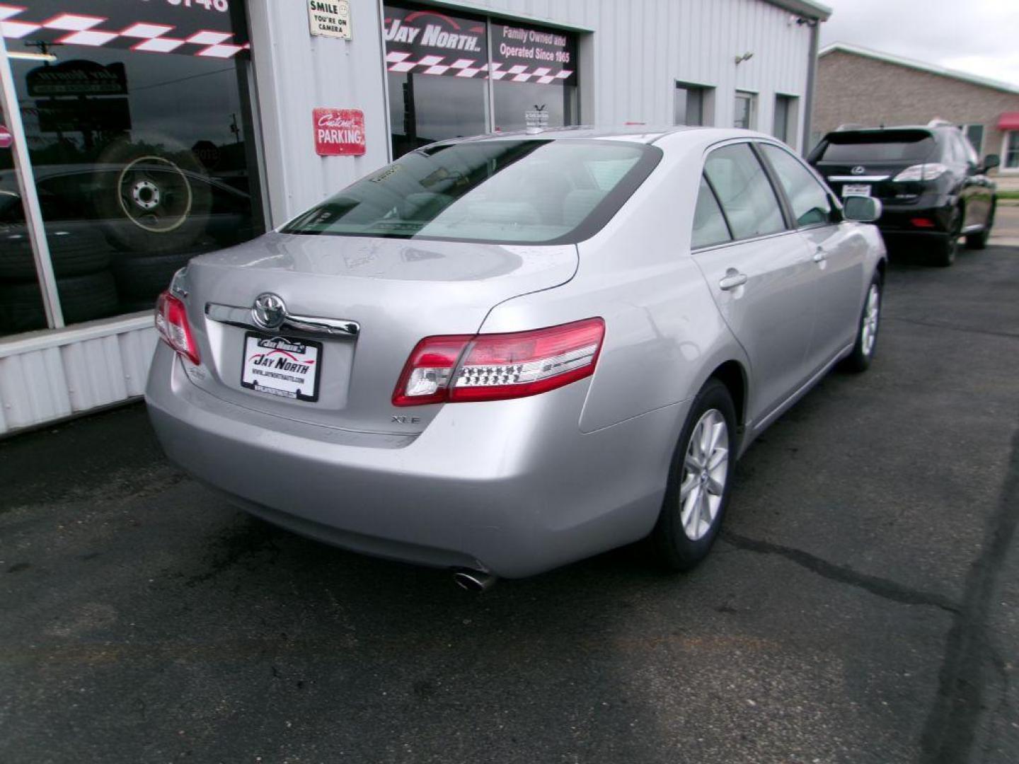2011 SILVER TOYOTA CAMRY XLE (4T4BF3EK6BR) with an 2.5L engine, Automatic transmission, located at 501 E. Columbia St., Springfield, OH, 45503, (800) 262-7122, 39.925262, -83.801796 - *** New Tires *** Leather *** Moonroof *** XLE *** FWD 2.5L *** Serviced and Detailed *** New Front Brakes *** Jay North Auto has offered hand picked vehicles since 1965! Our customer's enjoy a NO pressure buying experience with a small town feel. All of our vehicles get fully inspected and det - Photo#3