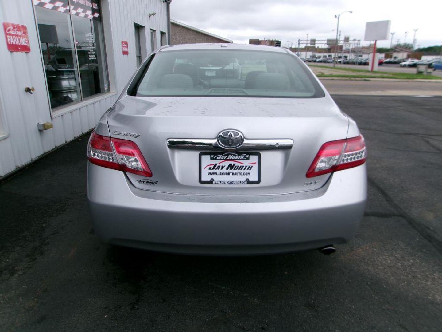 2011 SILVER TOYOTA CAMRY XLE (4T4BF3EK6BR) with an 2.5L engine, Automatic transmission, located at 501 E. Columbia St., Springfield, OH, 45503, (800) 262-7122, 39.925262, -83.801796 - *** New Tires *** Leather *** Moonroof *** XLE *** FWD 2.5L *** Serviced and Detailed *** New Front Brakes *** Jay North Auto has offered hand picked vehicles since 1965! Our customer's enjoy a NO pressure buying experience with a small town feel. All of our vehicles get fully inspected and det - Photo#4