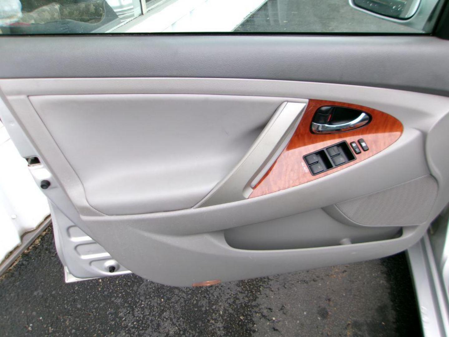 2011 SILVER TOYOTA CAMRY XLE (4T4BF3EK6BR) with an 2.5L engine, Automatic transmission, located at 501 E. Columbia St., Springfield, OH, 45503, (800) 262-7122, 39.925262, -83.801796 - *** New Tires *** Leather *** Moonroof *** XLE *** FWD 2.5L *** Serviced and Detailed *** New Front Brakes *** Jay North Auto has offered hand picked vehicles since 1965! Our customer's enjoy a NO pressure buying experience with a small town feel. All of our vehicles get fully inspected and det - Photo#7