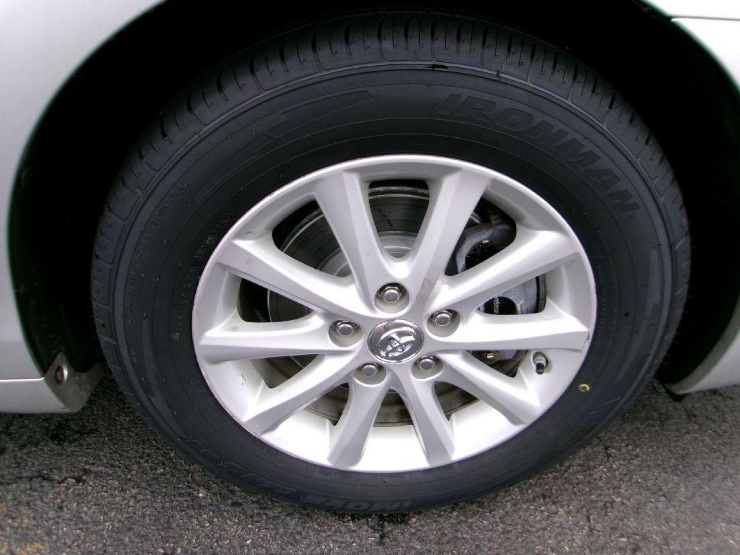 2011 SILVER TOYOTA CAMRY XLE (4T4BF3EK6BR) with an 2.5L engine, Automatic transmission, located at 501 E. Columbia St., Springfield, OH, 45503, (800) 262-7122, 39.925262, -83.801796 - *** New Tires *** Leather *** Moonroof *** XLE *** FWD 2.5L *** Serviced and Detailed *** New Front Brakes *** Jay North Auto has offered hand picked vehicles since 1965! Our customer's enjoy a NO pressure buying experience with a small town feel. All of our vehicles get fully inspected and det - Photo#19