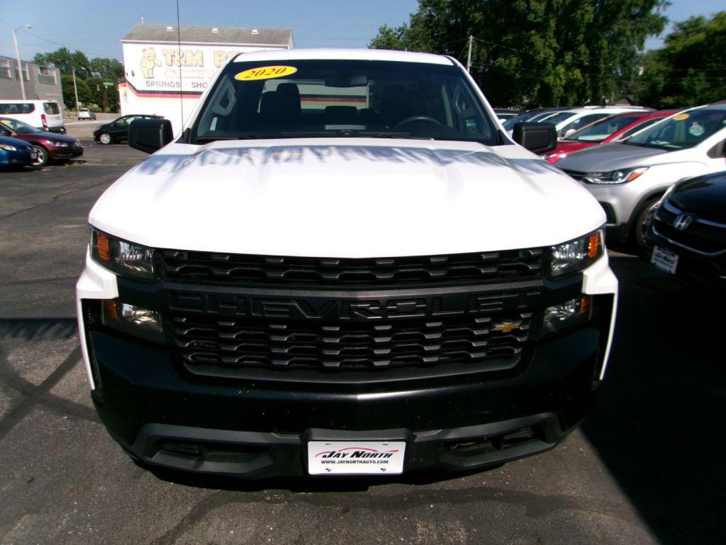 2020 WHITE CHEVROLET SILVERADO 1500 EXTENDED CAB (1GCRWAEH6LZ) with an 4.3L engine, Automatic transmission, located at 501 E. Columbia St., Springfield, OH, 45503, (800) 262-7122, 39.925262, -83.801796 - *** 4.3L V6 *** Serviced and Detailed *** WT Convenience package *** Cruise *** Corner step Bumper *** CarPlay *** Jay North Auto has offered hand picked vehicles since 1965! Our customer's enjoy a NO pressure buying experience with a small town feel. All of our vehicles get fully inspected and - Photo#1