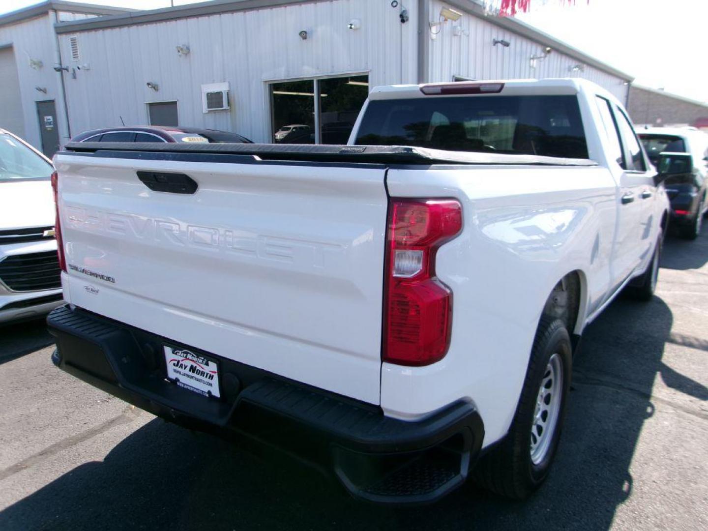 2020 WHITE CHEVROLET SILVERADO 1500 EXTENDED CAB (1GCRWAEH6LZ) with an 4.3L engine, Automatic transmission, located at 501 E. Columbia St., Springfield, OH, 45503, (800) 262-7122, 39.925262, -83.801796 - *** 4.3L V6 *** Serviced and Detailed *** WT Convenience package *** Cruise *** Corner step Bumper *** CarPlay *** Jay North Auto has offered hand picked vehicles since 1965! Our customer's enjoy a NO pressure buying experience with a small town feel. All of our vehicles get fully inspected and - Photo#6
