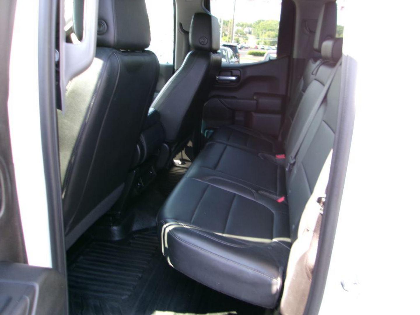 2020 WHITE CHEVROLET SILVERADO 1500 EXTENDED CAB (1GCRWAEH6LZ) with an 4.3L engine, Automatic transmission, located at 501 E. Columbia St., Springfield, OH, 45503, (800) 262-7122, 39.925262, -83.801796 - *** 4.3L V6 *** Serviced and Detailed *** WT Convenience package *** Cruise *** Corner step Bumper *** CarPlay *** Jay North Auto has offered hand picked vehicles since 1965! Our customer's enjoy a NO pressure buying experience with a small town feel. All of our vehicles get fully inspected and - Photo#8