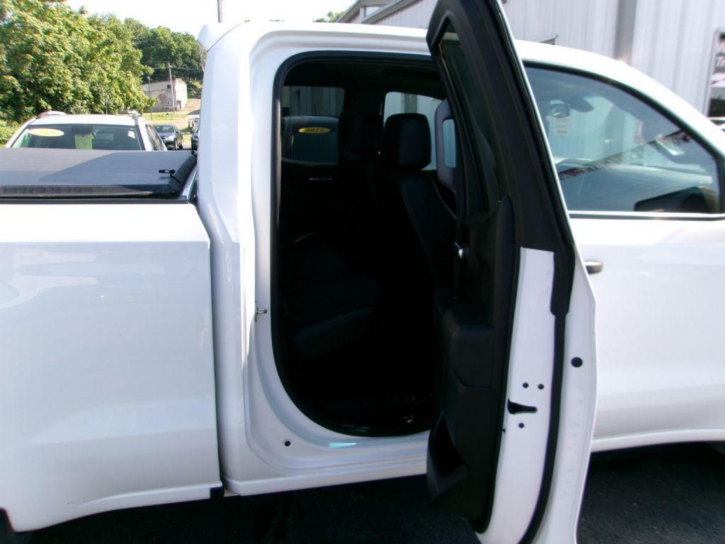 2020 WHITE CHEVROLET SILVERADO 1500 EXTENDED CAB (1GCRWAEH6LZ) with an 4.3L engine, Automatic transmission, located at 501 E. Columbia St., Springfield, OH, 45503, (800) 262-7122, 39.925262, -83.801796 - *** 4.3L V6 *** Serviced and Detailed *** WT Convenience package *** Cruise *** Corner step Bumper *** CarPlay *** Jay North Auto has offered hand picked vehicles since 1965! Our customer's enjoy a NO pressure buying experience with a small town feel. All of our vehicles get fully inspected and - Photo#13