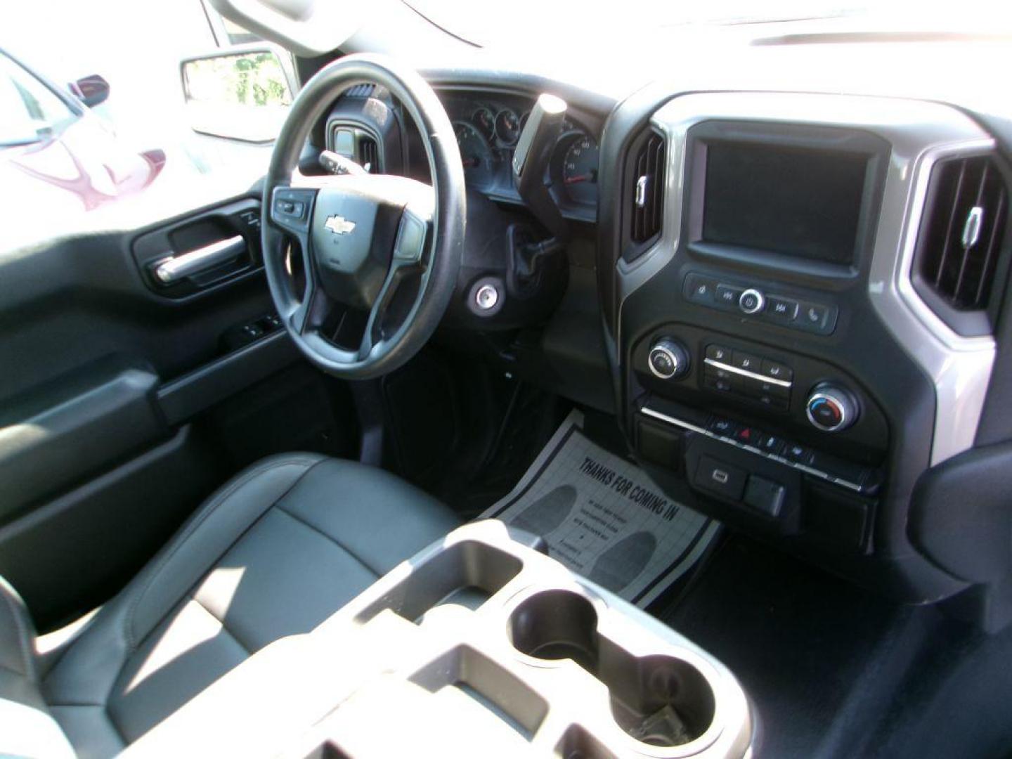 2020 WHITE CHEVROLET SILVERADO 1500 EXTENDED CAB (1GCRWAEH6LZ) with an 4.3L engine, Automatic transmission, located at 501 E. Columbia St., Springfield, OH, 45503, (800) 262-7122, 39.925262, -83.801796 - *** 4.3L V6 *** Serviced and Detailed *** WT Convenience package *** Cruise *** Corner step Bumper *** CarPlay *** Jay North Auto has offered hand picked vehicles since 1965! Our customer's enjoy a NO pressure buying experience with a small town feel. All of our vehicles get fully inspected and - Photo#17