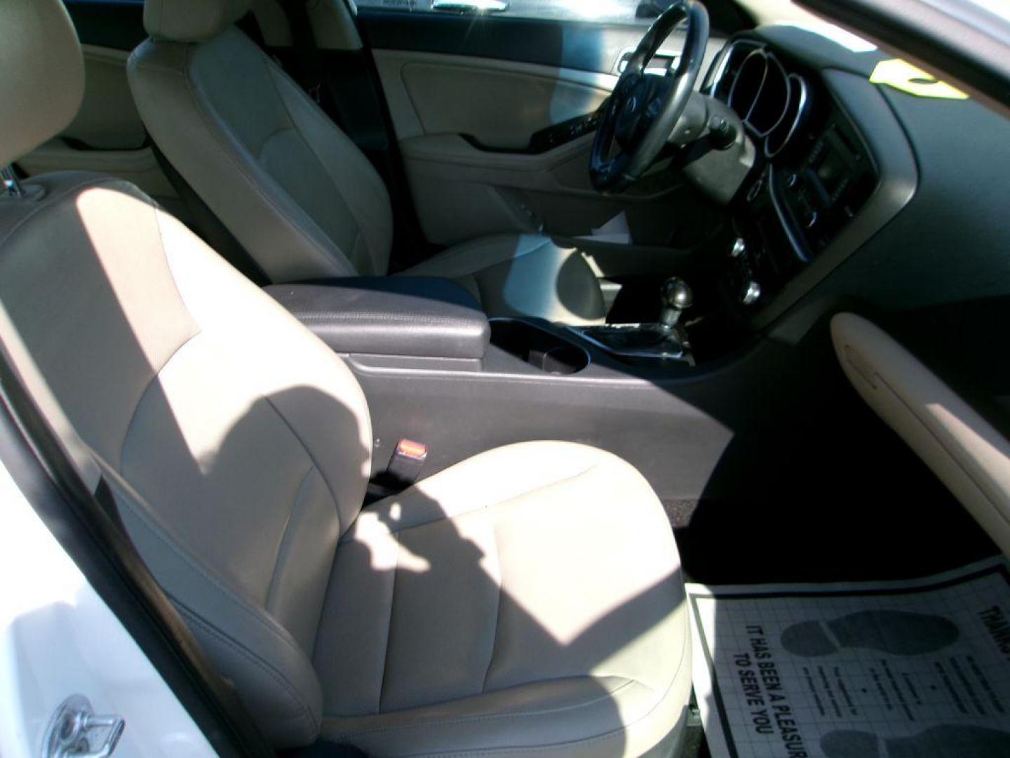 2015 WHITE KIA OPTIMA EX (5XXGN4A75FG) with an 2.4L engine, Automatic transmission, located at 501 E. Columbia St., Springfield, OH, 45503, (800) 262-7122, 39.925262, -83.801796 - Photo#16