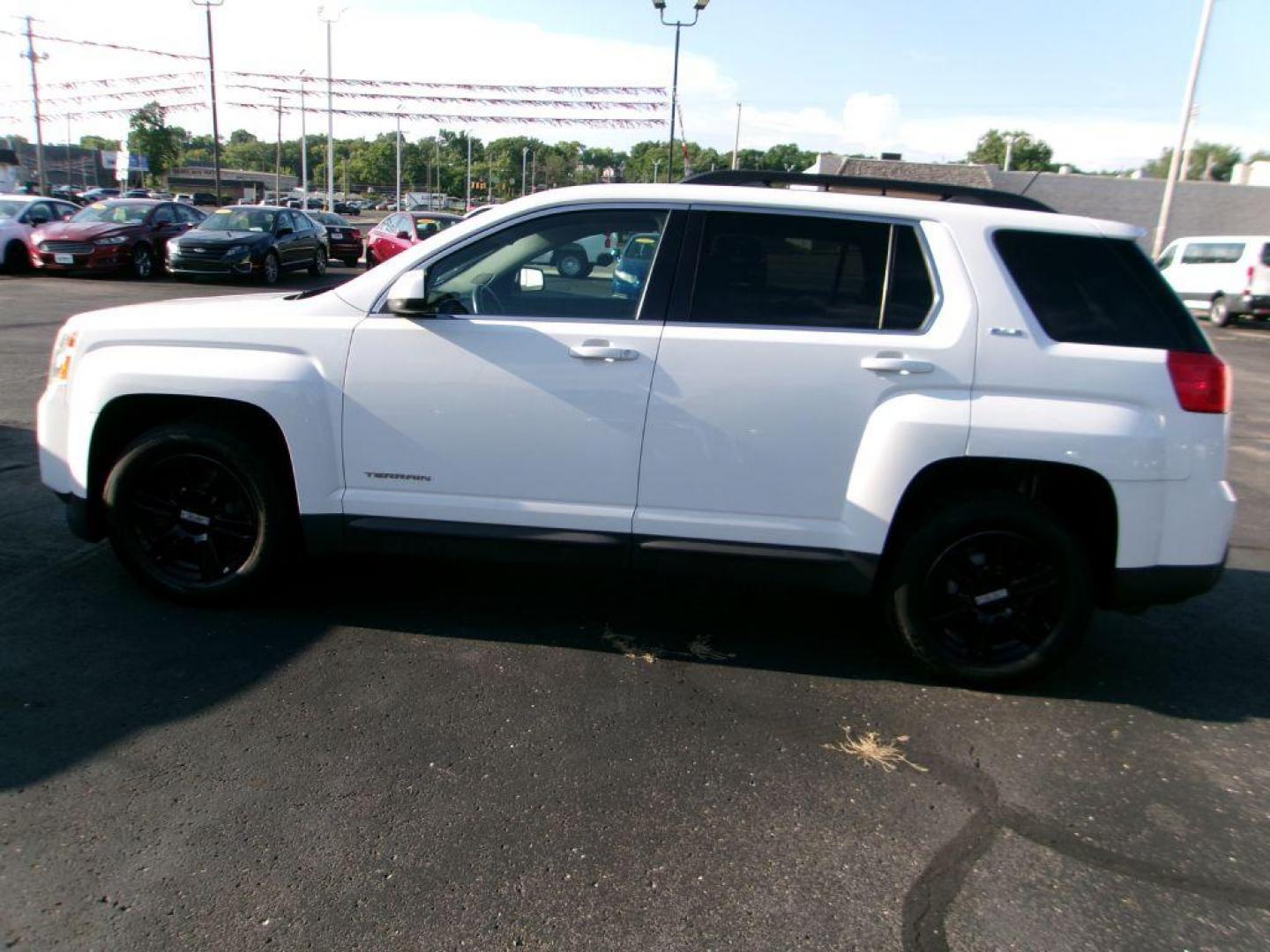 2015 WHITE GMC TERRAIN SLE (2GKALREK6F6) with an 2.4L engine, Automatic transmission, located at 501 E. Columbia St., Springfield, OH, 45503, (800) 262-7122, 39.925262, -83.801796 - Photo#4