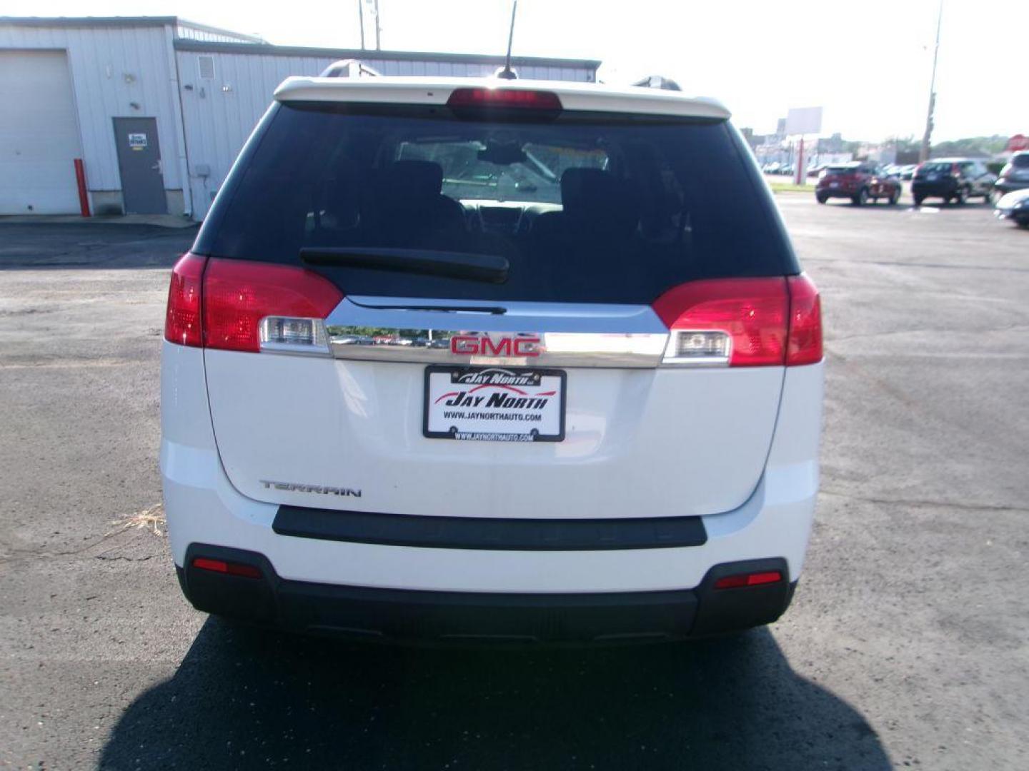 2015 WHITE GMC TERRAIN SLE (2GKALREK6F6) with an 2.4L engine, Automatic transmission, located at 501 E. Columbia St., Springfield, OH, 45503, (800) 262-7122, 39.925262, -83.801796 - Photo#6