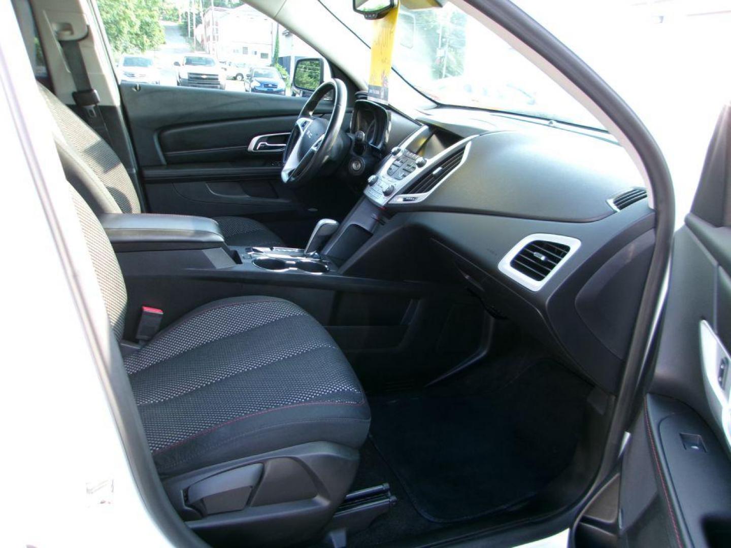 2015 WHITE GMC TERRAIN SLE (2GKALREK6F6) with an 2.4L engine, Automatic transmission, located at 501 E. Columbia St., Springfield, OH, 45503, (800) 262-7122, 39.925262, -83.801796 - Photo#17