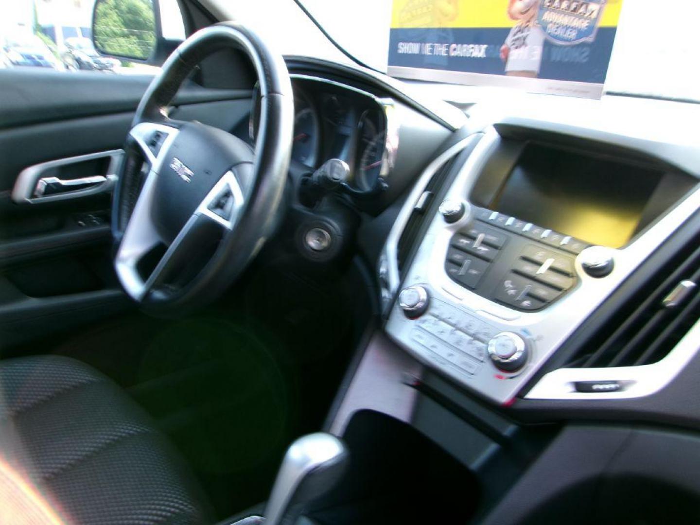 2015 WHITE GMC TERRAIN SLE (2GKALREK6F6) with an 2.4L engine, Automatic transmission, located at 501 E. Columbia St., Springfield, OH, 45503, (800) 262-7122, 39.925262, -83.801796 - Photo#18