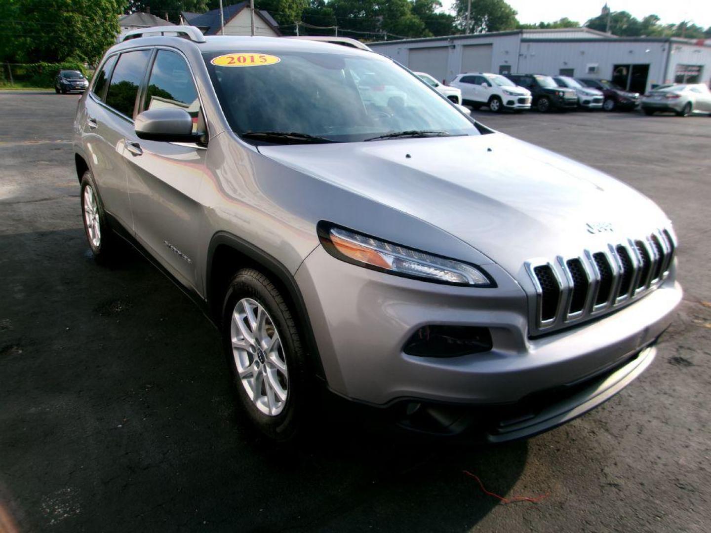 2015 GRAY JEEP CHEROKEE LATITUDE (1C4PJLCBXFW) with an 2.4L engine, Automatic transmission, located at 501 E. Columbia St., Springfield, OH, 45503, (800) 262-7122, 39.925262, -83.801796 - *** New Brakes *** Serviced and Detailed *** FWD *** Back Up Camera *** Jay North Auto has offered hand picked vehicles since 1965! Our customer's enjoy a NO pressure buying experience with a small town feel. All of our vehicles get fully inspected and detailed. We are a preferred dealer for ma - Photo#0
