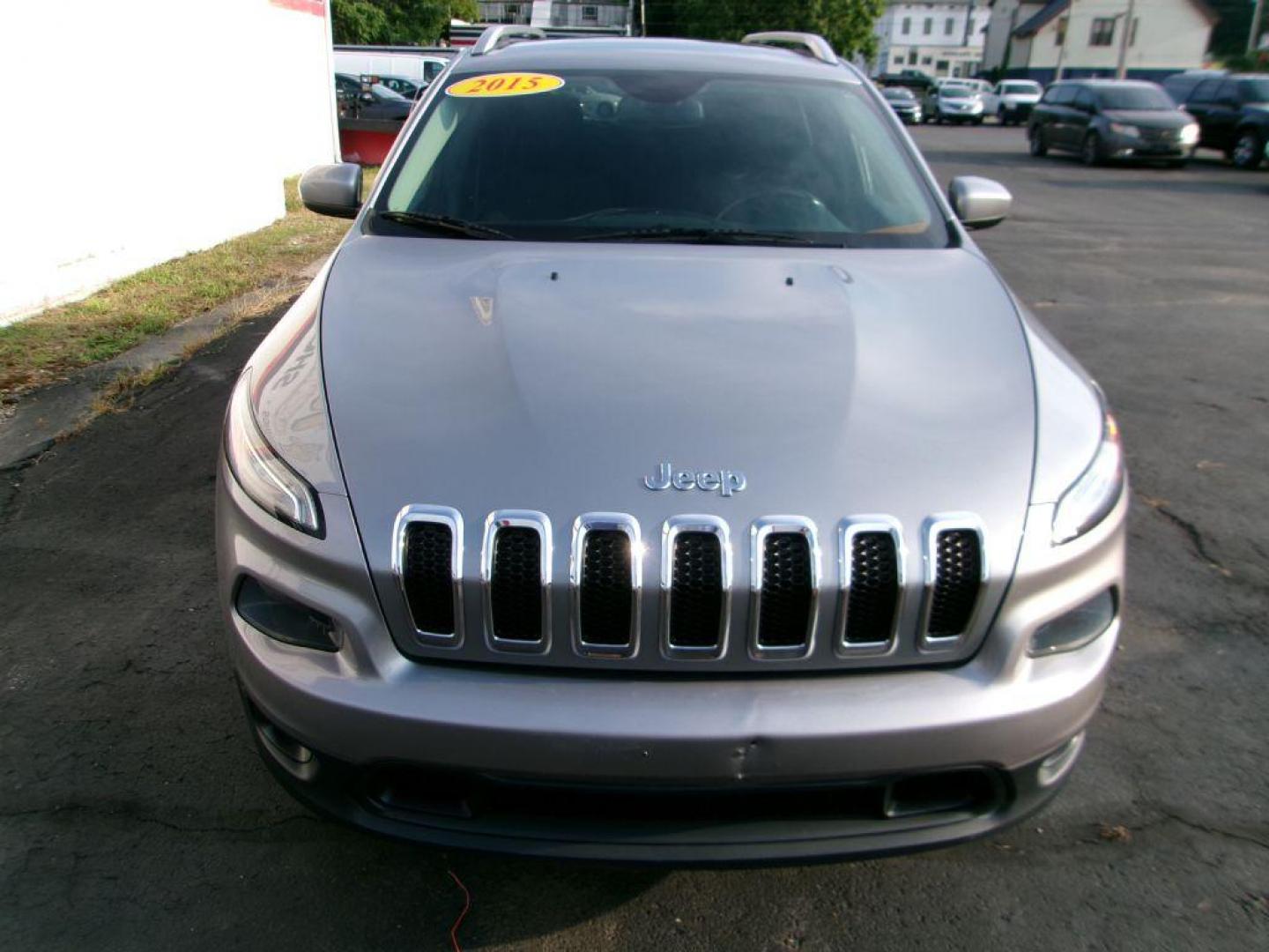 2015 GRAY JEEP CHEROKEE LATITUDE (1C4PJLCBXFW) with an 2.4L engine, Automatic transmission, located at 501 E. Columbia St., Springfield, OH, 45503, (800) 262-7122, 39.925262, -83.801796 - *** New Brakes *** Serviced and Detailed *** FWD *** Back Up Camera *** Jay North Auto has offered hand picked vehicles since 1965! Our customer's enjoy a NO pressure buying experience with a small town feel. All of our vehicles get fully inspected and detailed. We are a preferred dealer for ma - Photo#1