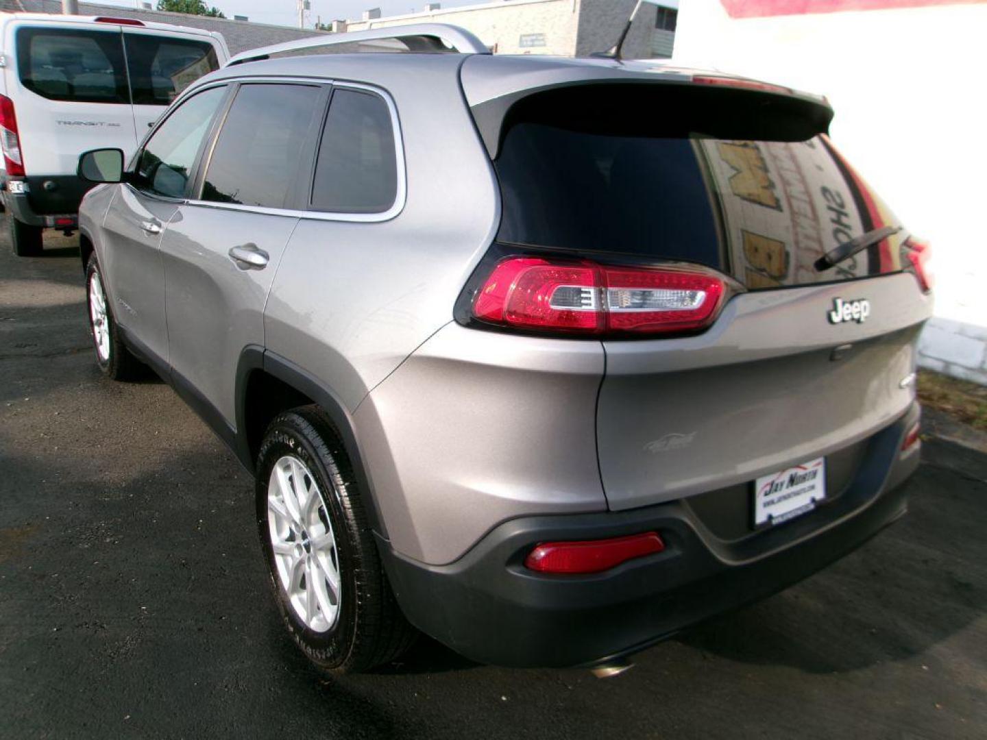 2015 GRAY JEEP CHEROKEE LATITUDE (1C4PJLCBXFW) with an 2.4L engine, Automatic transmission, located at 501 E. Columbia St., Springfield, OH, 45503, (800) 262-7122, 39.925262, -83.801796 - *** New Brakes *** Serviced and Detailed *** FWD *** Back Up Camera *** Jay North Auto has offered hand picked vehicles since 1965! Our customer's enjoy a NO pressure buying experience with a small town feel. All of our vehicles get fully inspected and detailed. We are a preferred dealer for ma - Photo#4