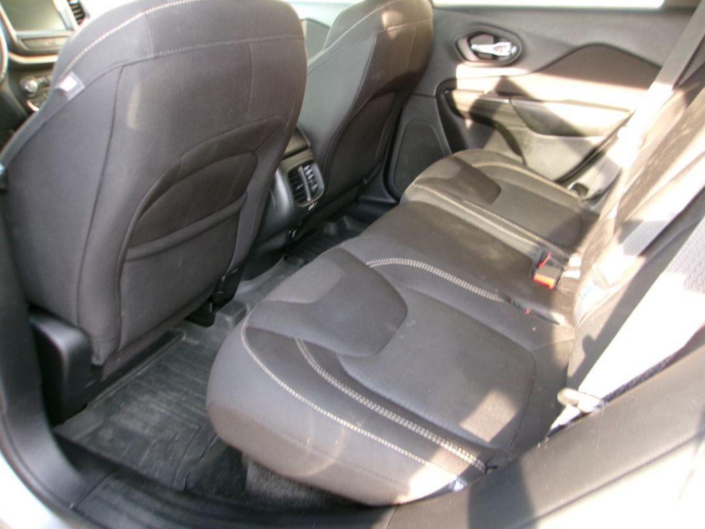 2015 GRAY JEEP CHEROKEE LATITUDE (1C4PJLCBXFW) with an 2.4L engine, Automatic transmission, located at 501 E. Columbia St., Springfield, OH, 45503, (800) 262-7122, 39.925262, -83.801796 - *** New Brakes *** Serviced and Detailed *** FWD *** Back Up Camera *** Jay North Auto has offered hand picked vehicles since 1965! Our customer's enjoy a NO pressure buying experience with a small town feel. All of our vehicles get fully inspected and detailed. We are a preferred dealer for ma - Photo#9