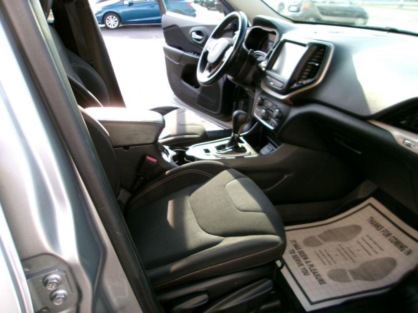 2015 GRAY JEEP CHEROKEE LATITUDE (1C4PJLCBXFW) with an 2.4L engine, Automatic transmission, located at 501 E. Columbia St., Springfield, OH, 45503, (800) 262-7122, 39.925262, -83.801796 - *** New Brakes *** Serviced and Detailed *** FWD *** Back Up Camera *** Jay North Auto has offered hand picked vehicles since 1965! Our customer's enjoy a NO pressure buying experience with a small town feel. All of our vehicles get fully inspected and detailed. We are a preferred dealer for ma - Photo#14