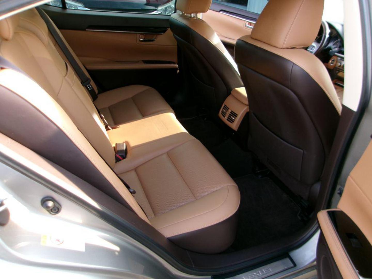 2018 SILVER LEXUS ES 350 (58ABK1GGXJU) with an 3.5L engine, Automatic transmission, located at 501 E. Columbia St., Springfield, OH, 45503, (800) 262-7122, 39.925262, -83.801796 - *** New Tires *** Moonroof *** Premium Leather *** Premium Audio *** Blind Spot *** Parking Radar *** Back Up Camera *** 3.5L V6 *** Serviced and Detailed *** Lane Departure *** Radar Cruise *** Navigation *** Jay North Auto has offered hand picked vehicles since 1965! Our customer's enjoy a NO - Photo#15