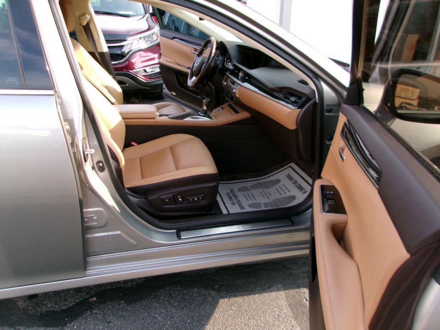 2018 SILVER LEXUS ES 350 (58ABK1GGXJU) with an 3.5L engine, Automatic transmission, located at 501 E. Columbia St., Springfield, OH, 45503, (800) 262-7122, 39.925262, -83.801796 - *** New Tires *** Moonroof *** Premium Leather *** Premium Audio *** Blind Spot *** Parking Radar *** Back Up Camera *** 3.5L V6 *** Serviced and Detailed *** Lane Departure *** Radar Cruise *** Navigation *** Jay North Auto has offered hand picked vehicles since 1965! Our customer's enjoy a NO - Photo#17