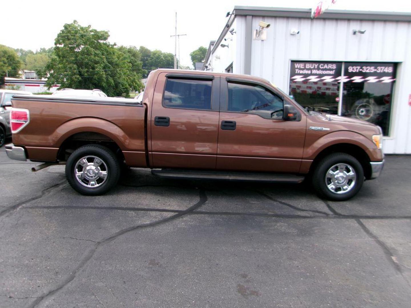 2011 BRONZE FORD F150 SUPERCREW (1FTEW1CM7BK) with an 3.7L engine, Automatic transmission, located at 501 E. Columbia St., Springfield, OH, 45503, (800) 262-7122, 39.925262, -83.801796 - ***Clean Carfax***XLT***Crew Cab***Power Sliding Rear Window***3.73 Limited Slip Axle***New Front Brake Pads and Rotors***Serviced and Detailed*** Jay North Auto has offered hand picked vehicles since 1965! Our customer's enjoy a NO pressure buying experience with a small town feel. All of our - Photo#0