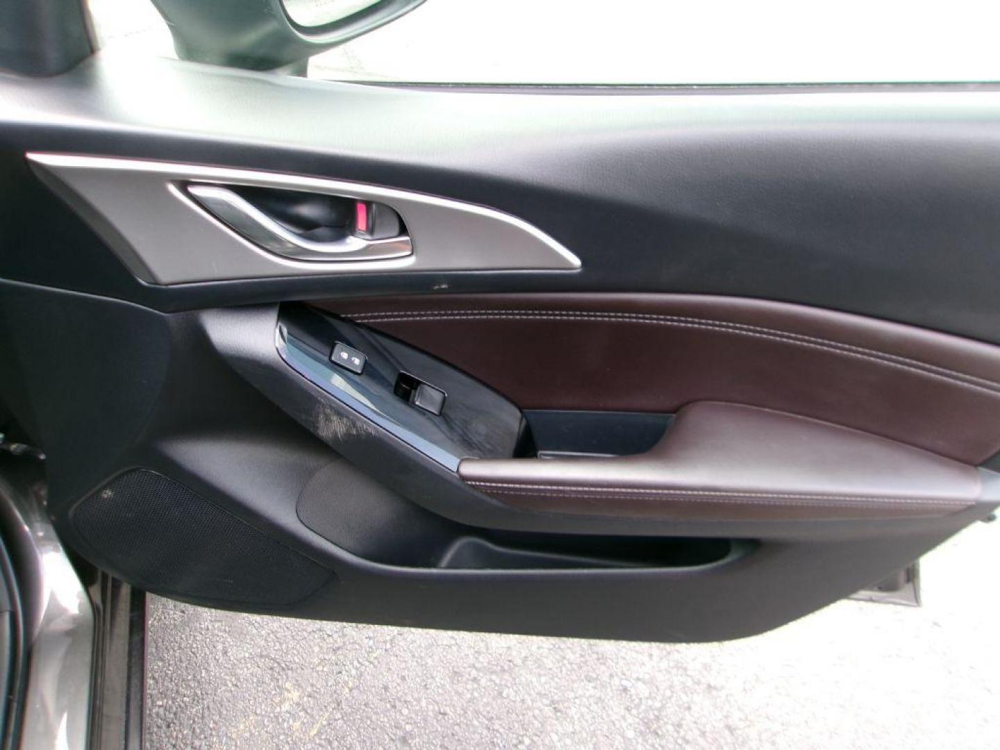 2018 GRAY MAZDA 3 TOURING (3MZBN1L36JM) with an 2.5L engine, Automatic transmission, located at 501 E. Columbia St., Springfield, OH, 45503, (800) 262-7122, 39.925262, -83.801796 - *** Leather w/ Heated Seats *** Serviced and Detailed *** Back Up Camera *** Touring *** NICE *** Jay North Auto has offered hand picked vehicles since 1965! Our customer's enjoy a NO pressure buying experience with a small town feel. All of our vehicles get fully inspected and detailed. We are - Photo#15
