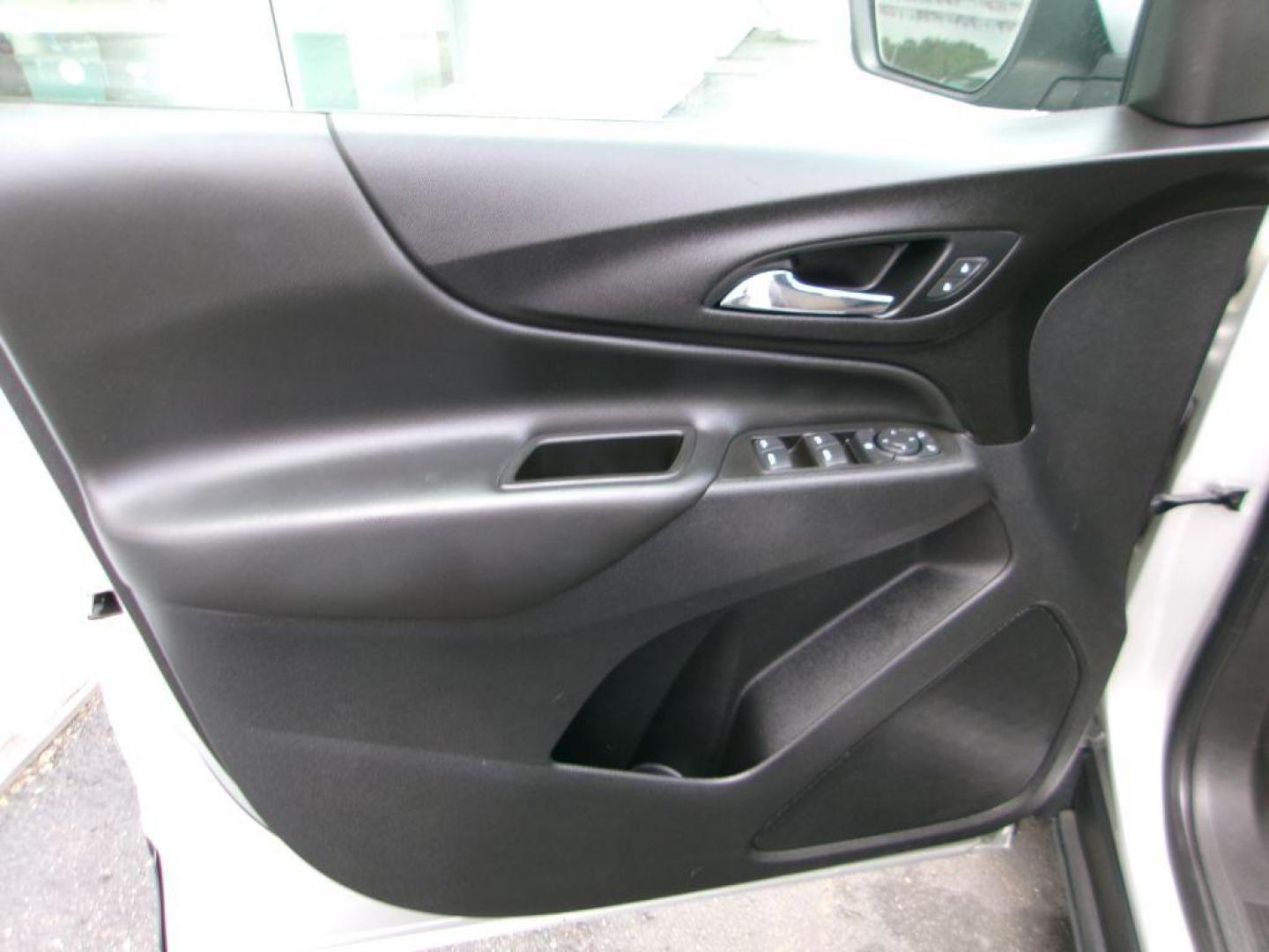 2021 SILVER CHEVROLET EQUINOX LT (3GNAXJEV5MS) with an 1.5L engine, Automatic transmission, located at 501 E. Columbia St., Springfield, OH, 45503, (800) 262-7122, 39.925262, -83.801796 - *** New Tires *** Tune Up *** New Brakes *** Serviced and Detailed *** Back Up Camera *** Lane Departure Warning w/ Blind zone *** 28 MPG *** FWD *** Jay North Auto has offered hand picked vehicles since 1965! Our customer's enjoy a NO pressure buying experience with a small town feel. All of o - Photo#7