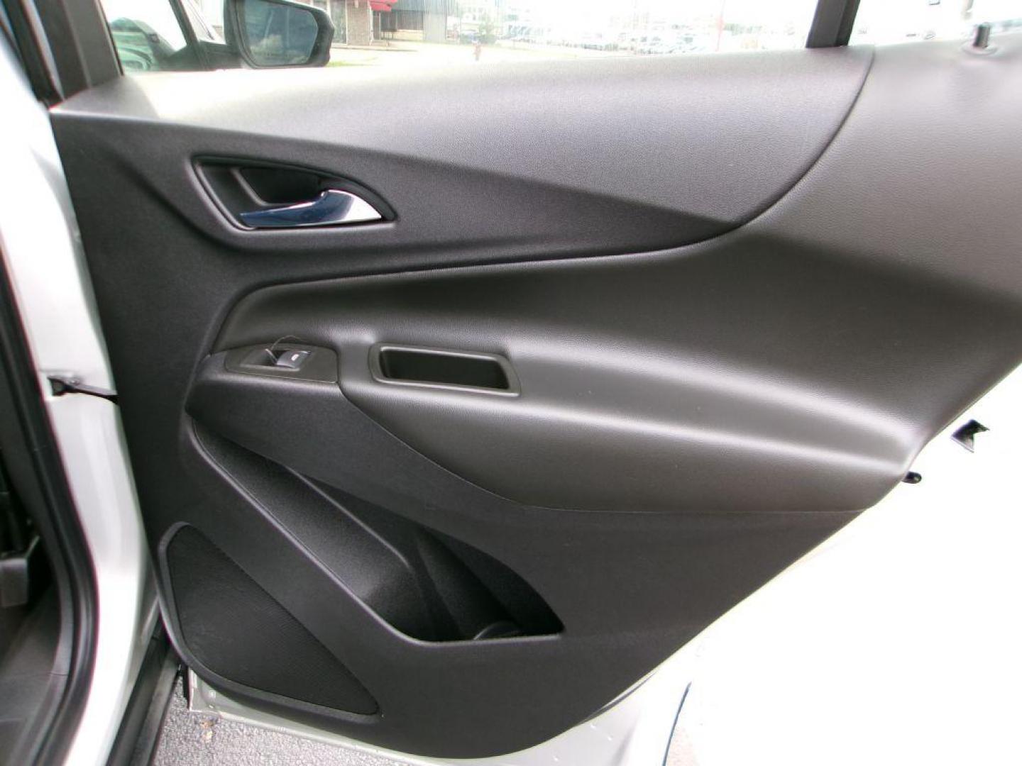 2021 SILVER CHEVROLET EQUINOX LT (3GNAXJEV5MS) with an 1.5L engine, Automatic transmission, located at 501 E. Columbia St., Springfield, OH, 45503, (800) 262-7122, 39.925262, -83.801796 - *** New Tires *** Tune Up *** New Brakes *** Serviced and Detailed *** Back Up Camera *** Lane Departure Warning w/ Blind zone *** 28 MPG *** FWD *** Jay North Auto has offered hand picked vehicles since 1965! Our customer's enjoy a NO pressure buying experience with a small town feel. All of o - Photo#13