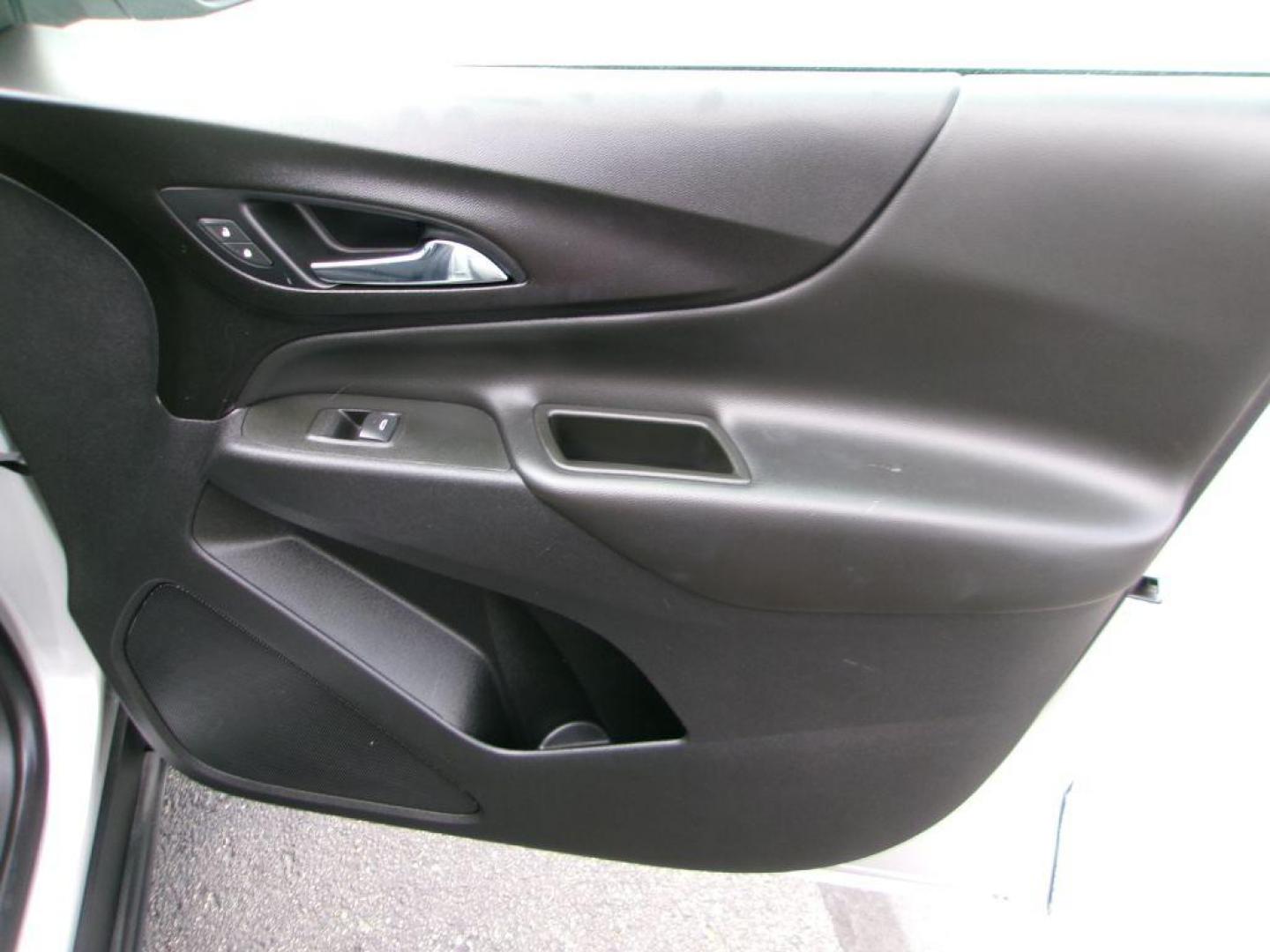 2021 SILVER CHEVROLET EQUINOX LT (3GNAXJEV5MS) with an 1.5L engine, Automatic transmission, located at 501 E. Columbia St., Springfield, OH, 45503, (800) 262-7122, 39.925262, -83.801796 - *** New Tires *** Tune Up *** New Brakes *** Serviced and Detailed *** Back Up Camera *** Lane Departure Warning w/ Blind zone *** 28 MPG *** FWD *** Jay North Auto has offered hand picked vehicles since 1965! Our customer's enjoy a NO pressure buying experience with a small town feel. All of o - Photo#15