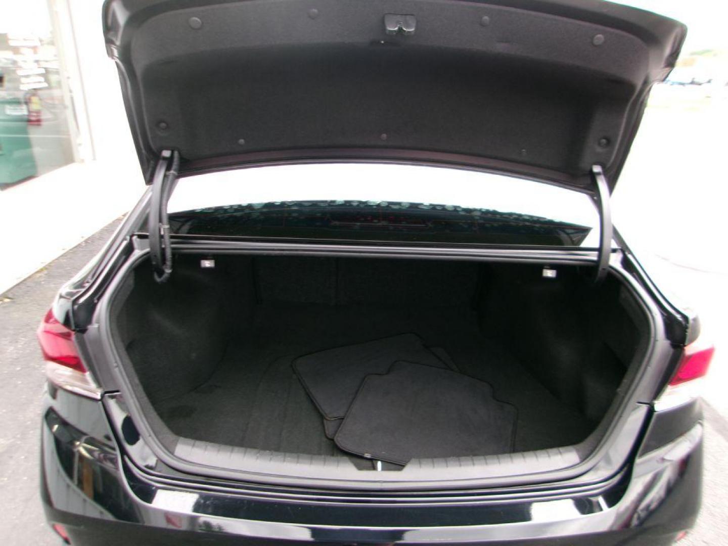 2018 BLACK HYUNDAI SONATA SEL (5NPE34AF4JH) with an 2.4L engine, Automatic transmission, located at 501 E. Columbia St., Springfield, OH, 45503, (800) 262-7122, 39.925262, -83.801796 - ADVANCED SAFETY TECHNOLOGY Blind Spot Detection System w/ Rear Cross-Traffic Alert INCLUDED Vehicle Stability Management (VSM) w/ Traction Control INCLUDED ABS w/ Electronic Brake Force Distribution and Brake Assist INCLUDED Front, Front Side Impact, Side Curtain and Driver Knee Airbags - Photo#7