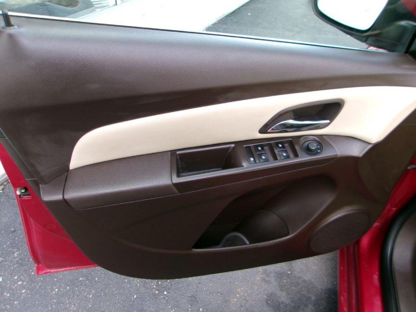 2014 RED CHEVROLET CRUZE LTZ (1G1PG5SB8E7) with an 1.4L engine, Automatic transmission, located at 501 E. Columbia St., Springfield, OH, 45503, (800) 262-7122, 39.925262, -83.801796 - Photo#7