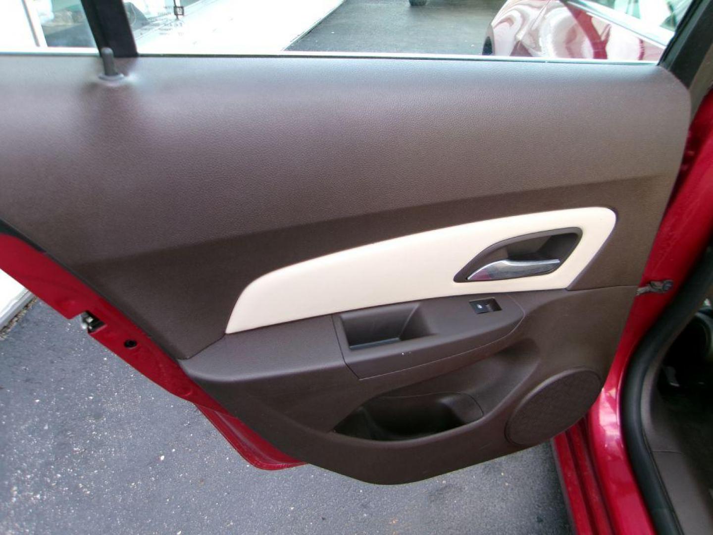 2014 RED CHEVROLET CRUZE LTZ (1G1PG5SB8E7) with an 1.4L engine, Automatic transmission, located at 501 E. Columbia St., Springfield, OH, 45503, (800) 262-7122, 39.925262, -83.801796 - Photo#10