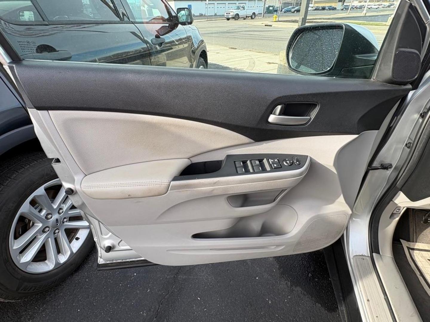 2012 SILVER HONDA CR-V EXL (2HKRM3H77CH) with an 2.4L engine, Automatic transmission, located at 501 E. Columbia St., Springfield, OH, 45503, (800) 262-7122, 39.925262, -83.801796 - *** New Tires*** Updated Timing w/ Honda Parts *** New Brakes *** Tune Up *** New Front Struts *** New Wipers *** New Battery *** Serviced and Detailed *** EXL *** FWD *** Jay North Auto has offered hand picked vehicles since 1965! Our customer's enjoy a NO pressure buying experience with a sma - Photo#8