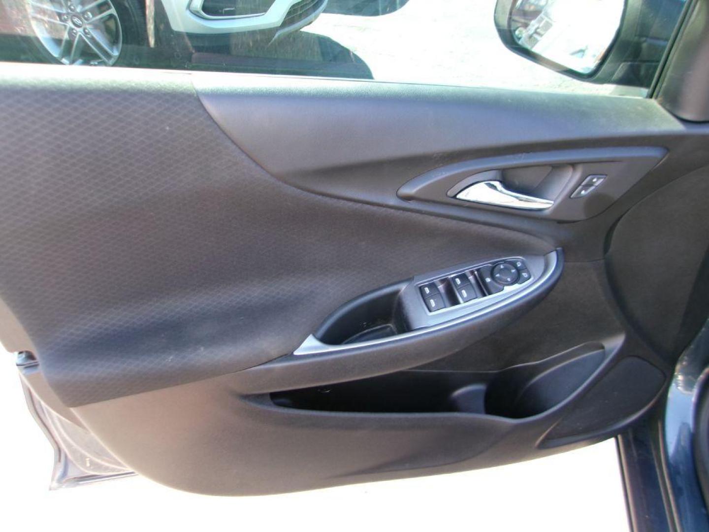 2020 GRAY CHEVROLET MALIBU RS (1G1ZG5ST2LF) with an 1.5L engine, Continuously Variable transmission, located at 501 E. Columbia St., Springfield, OH, 45503, (800) 262-7122, 39.925262, -83.801796 - Photo#7