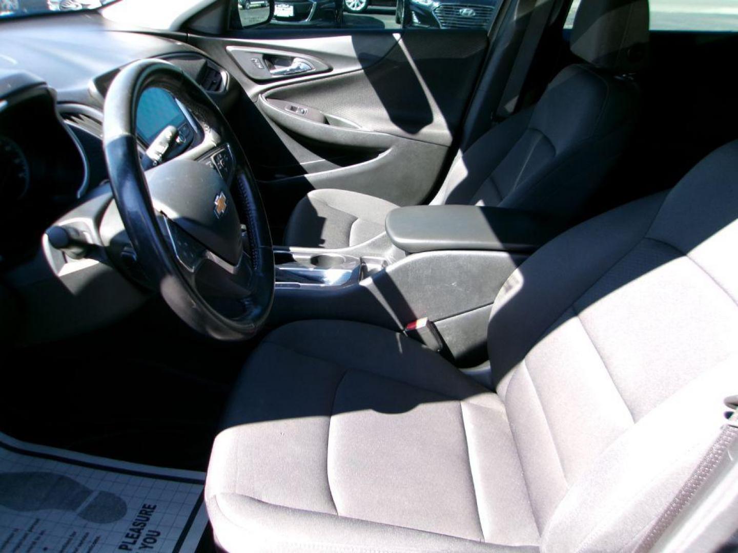 2020 GRAY CHEVROLET MALIBU RS (1G1ZG5ST2LF) with an 1.5L engine, Continuously Variable transmission, located at 501 E. Columbia St., Springfield, OH, 45503, (800) 262-7122, 39.925262, -83.801796 - Photo#8